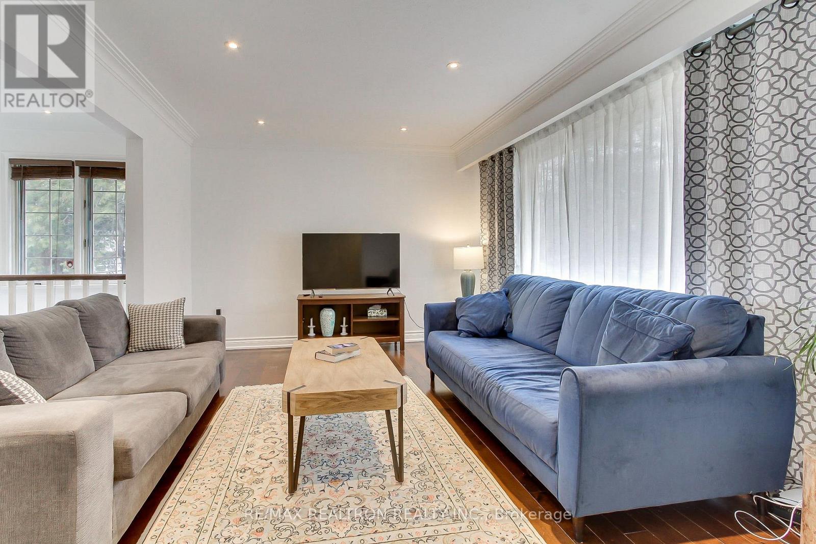 36 Farr Avenue, East Gwillimbury, Ontario  L0G 1V0 - Photo 5 - N12918280