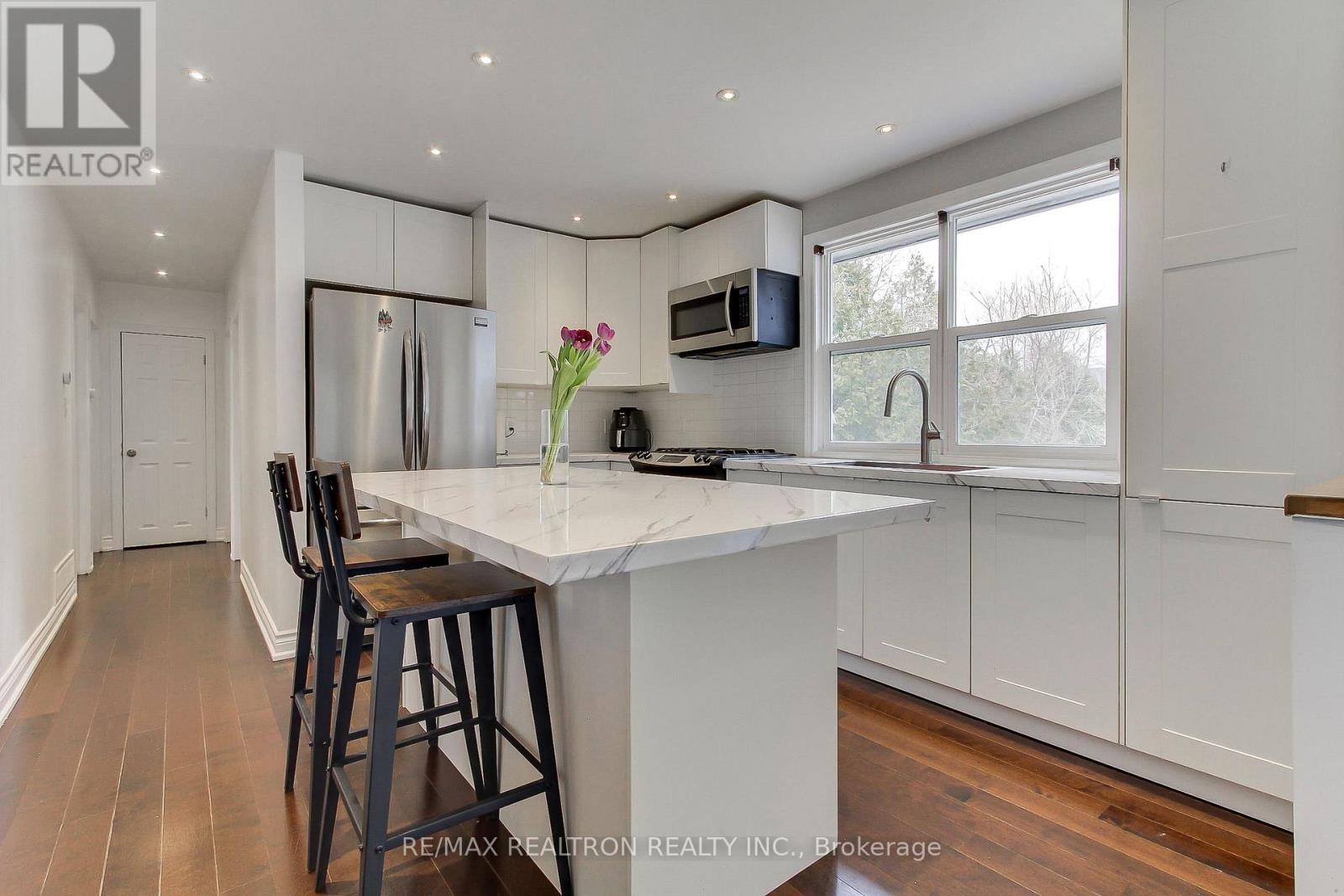 36 Farr Avenue, East Gwillimbury, Ontario  L0G 1V0 - Photo 8 - N12918280