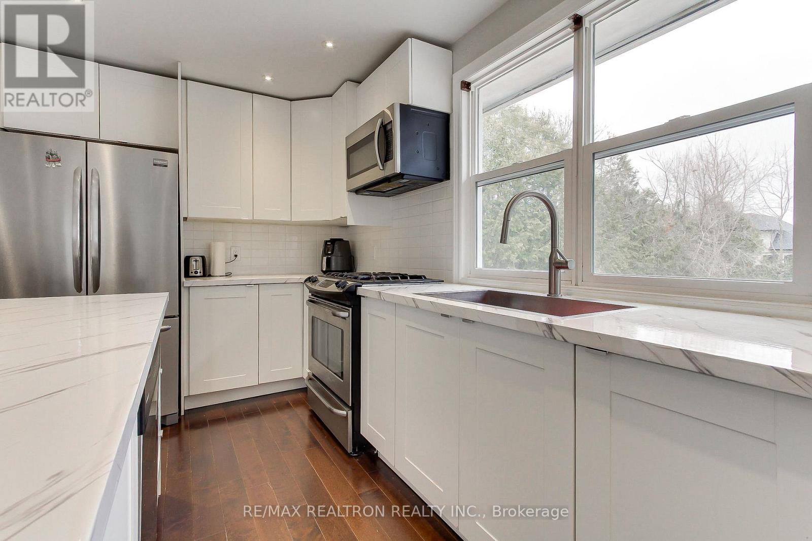 36 Farr Avenue, East Gwillimbury, Ontario  L0G 1V0 - Photo 9 - N12918280