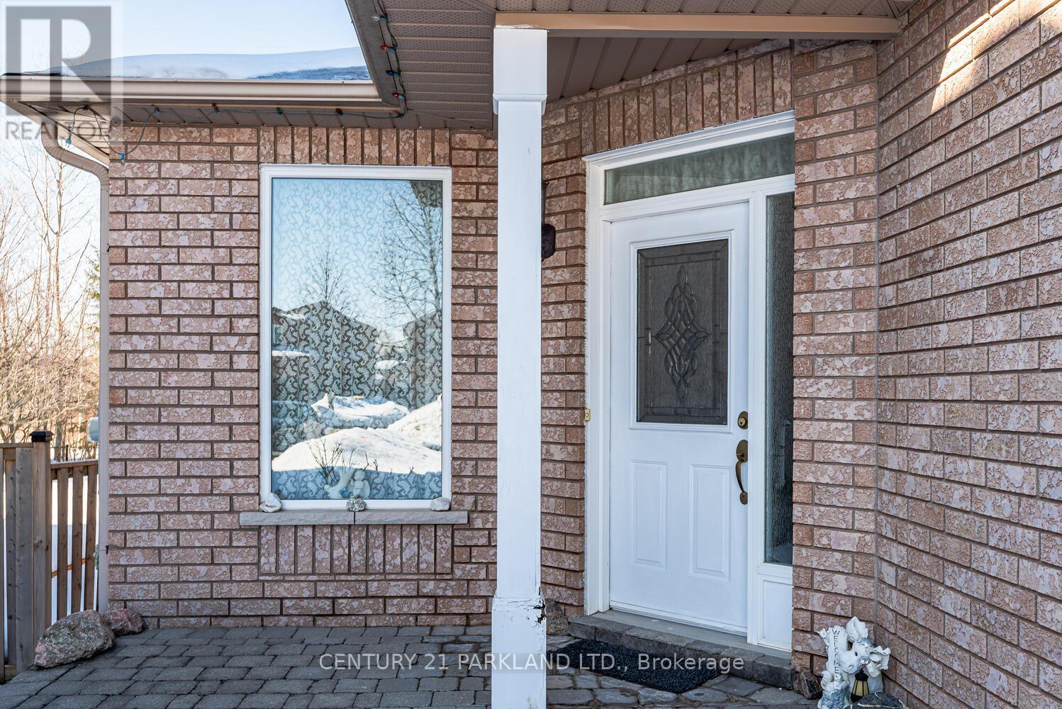 85 Canoe Avenue, Richmond Hill, Ontario  L4E 3Y2 - Photo 3 - N12918340