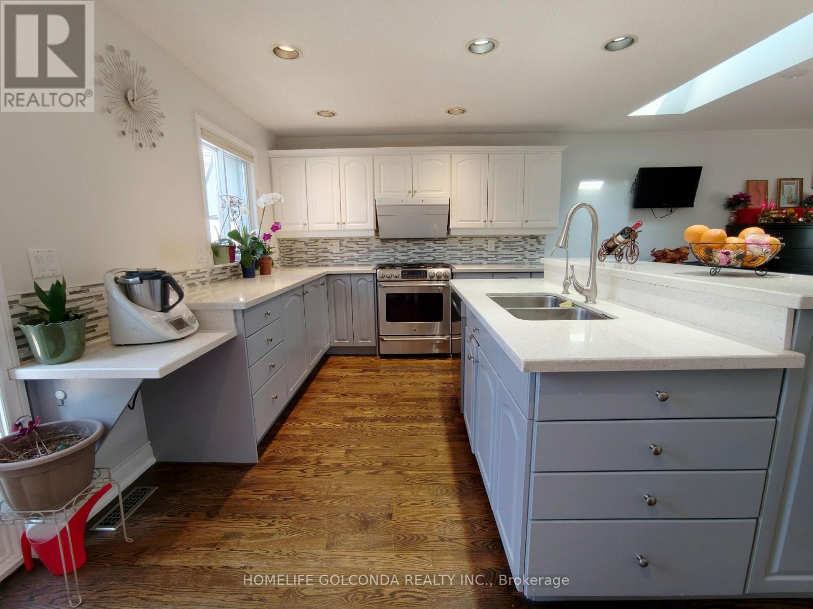 6 Summerfeldt Crescent, Markham, Ontario L3R 2B2 - Photo 6 - N12918348