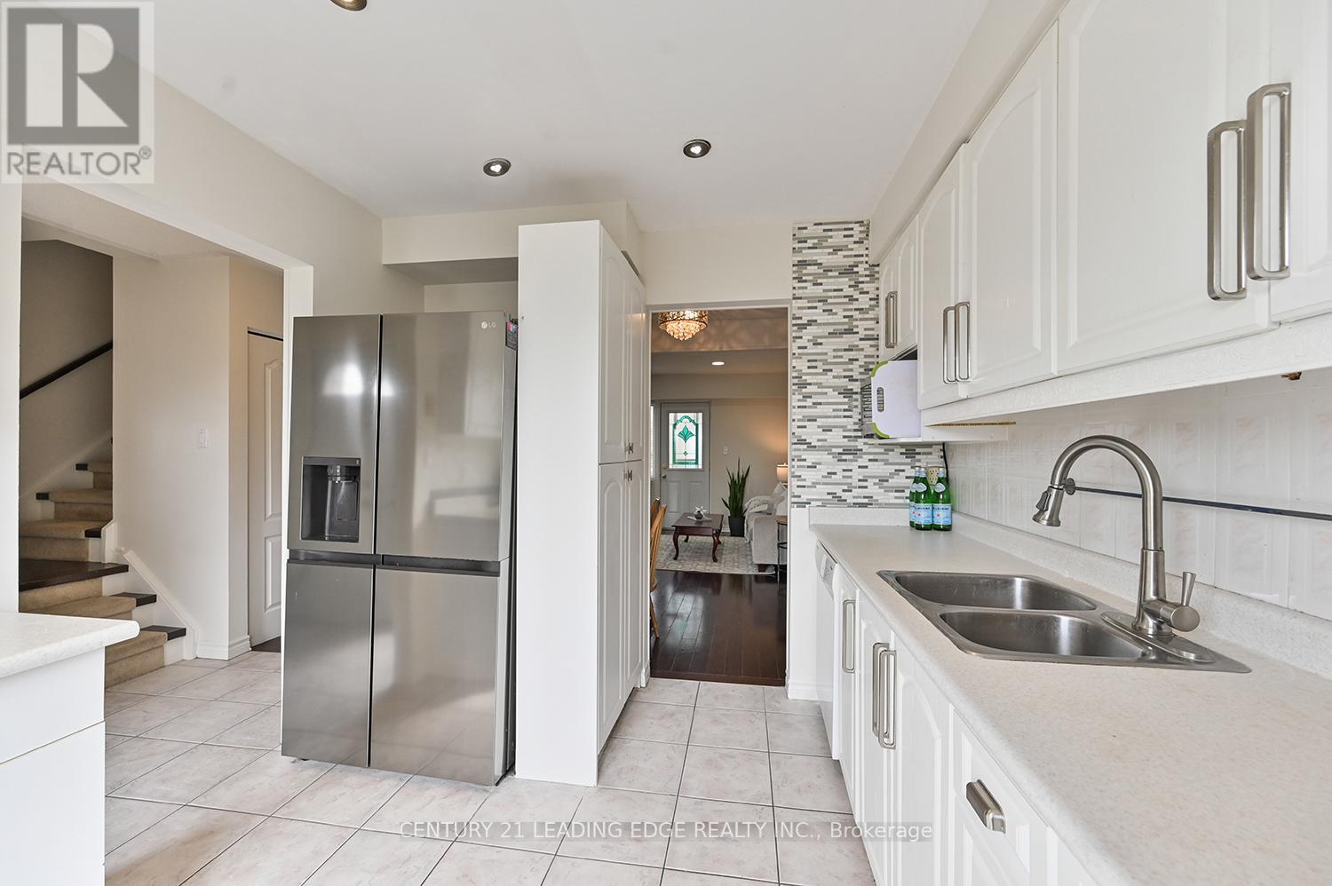 15 - 1 Wootten Way S, Markham, Ontario  L3P 3H7 - Photo 5 - N12918362