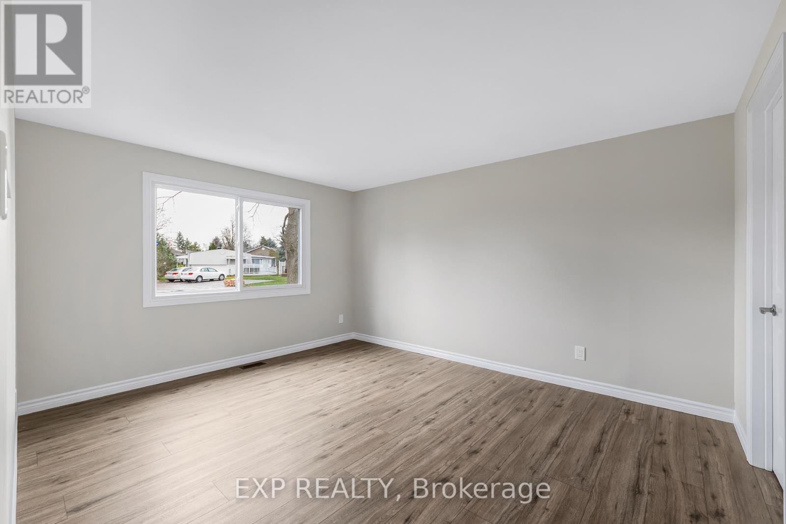 52 Corner Brook Trail, Innisfil, Ontario  L9S 1N6 - Photo 17 - N12918374