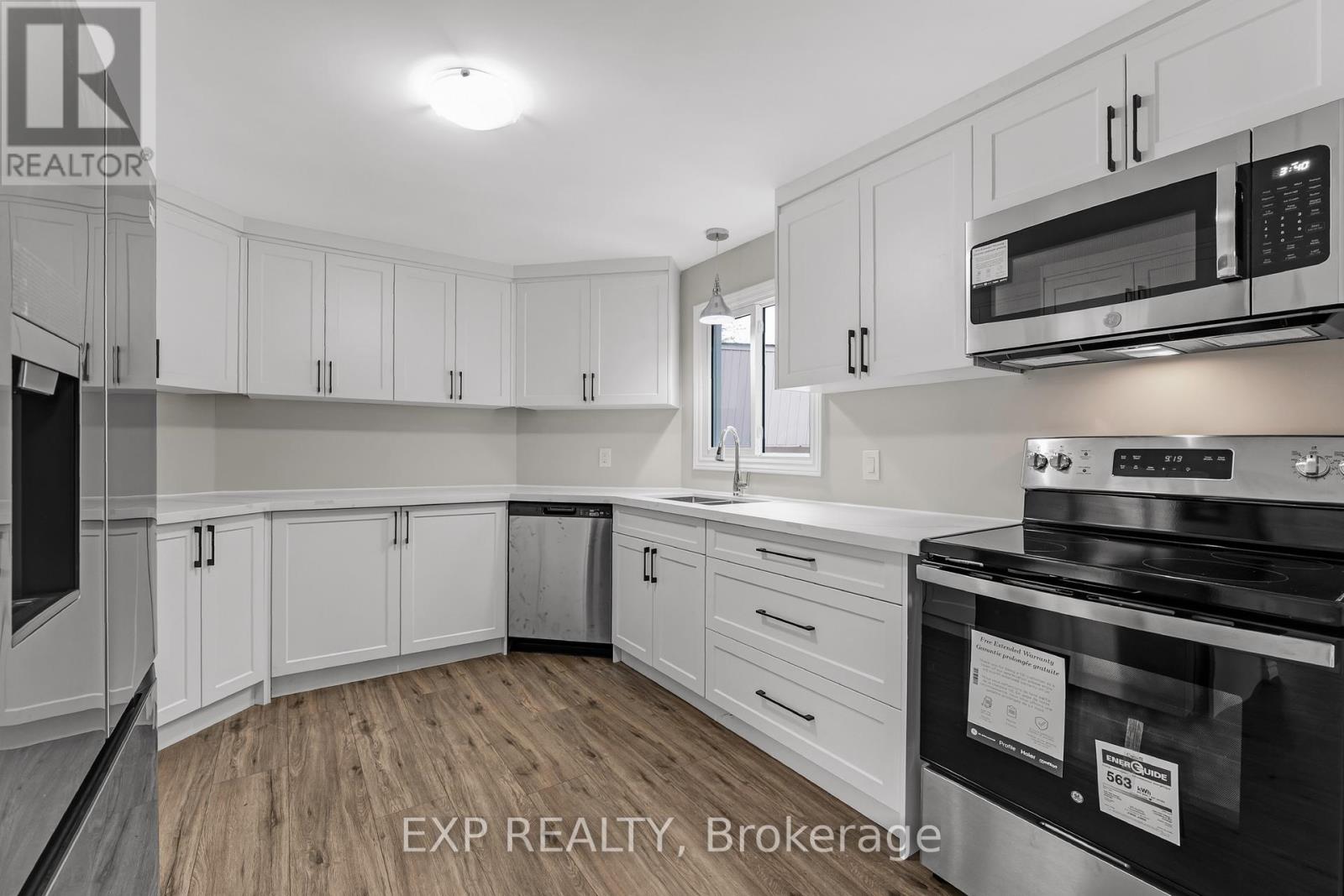 52 Corner Brook Trail, Innisfil, Ontario  L9S 1N6 - Photo 6 - N12918374