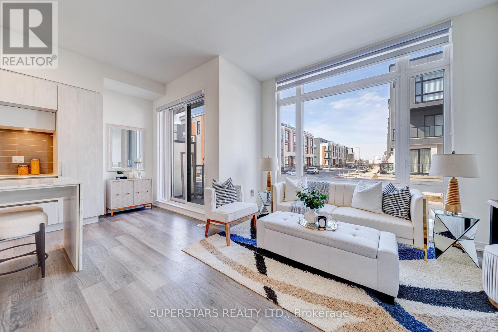 705 - 5 Steckley House Lane, Richmond Hill, Ontario  L4S 0N2 - Photo 4 - N12918400