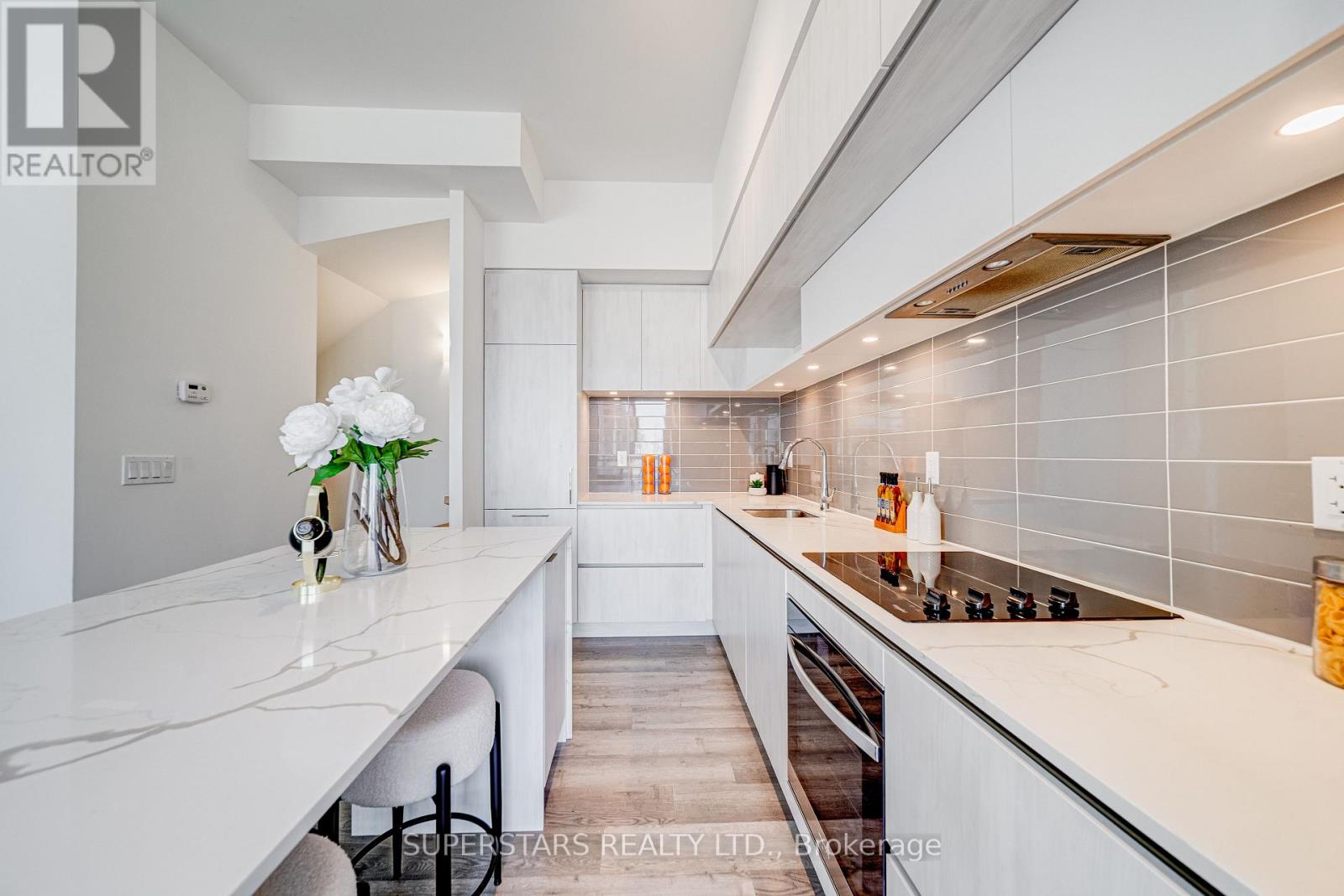 705 - 5 Steckley House Lane, Richmond Hill, Ontario  L4S 0N2 - Photo 9 - N12918400