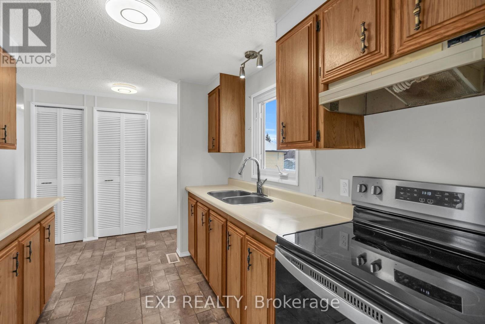 5 Inlet Court, Georgina, Ontario  L0E 1R0 - Photo 23 - N12918458