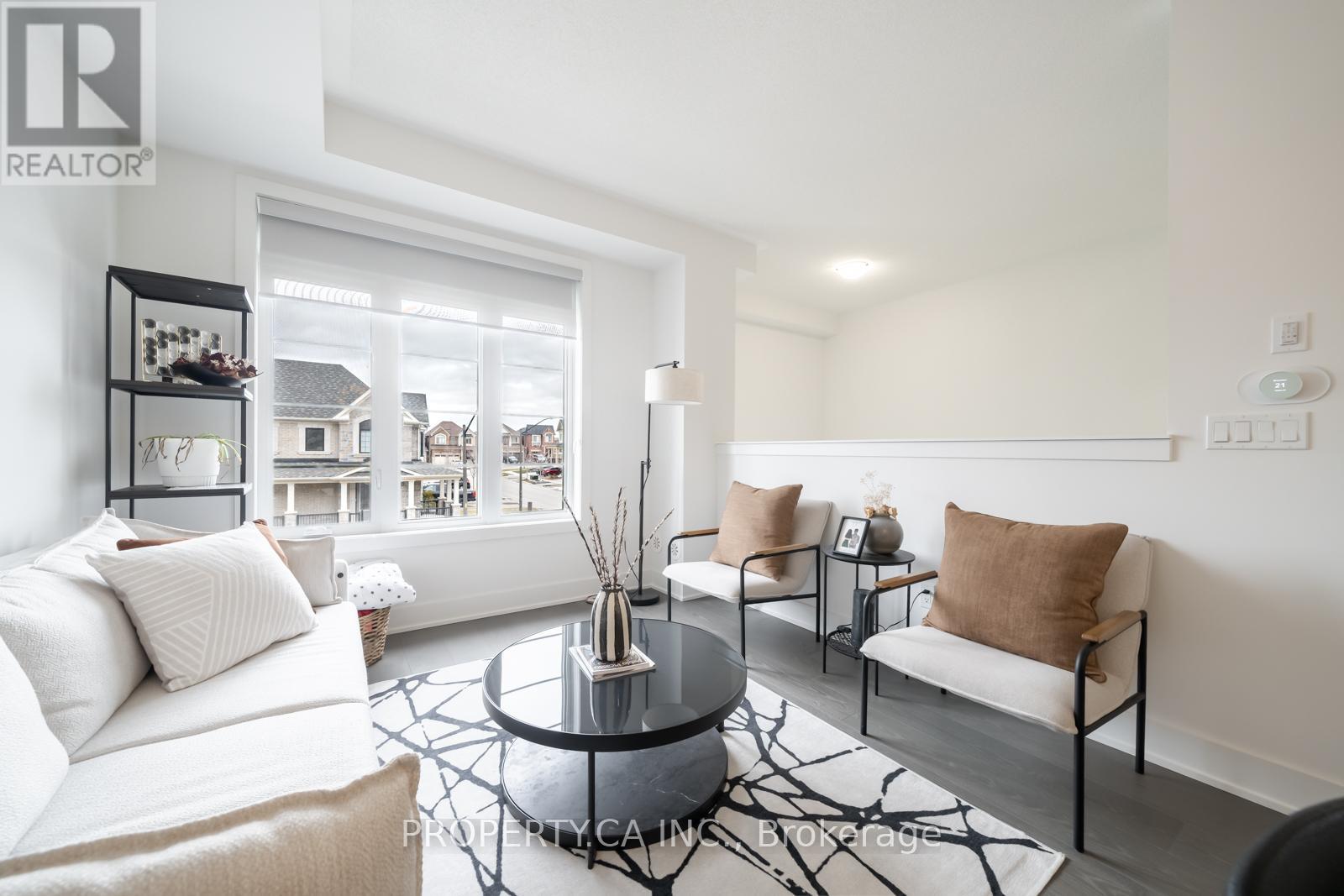 21 Gillivary Drive, Whitby, Ontario L1P 0C9 - Photo 4 - E12918286