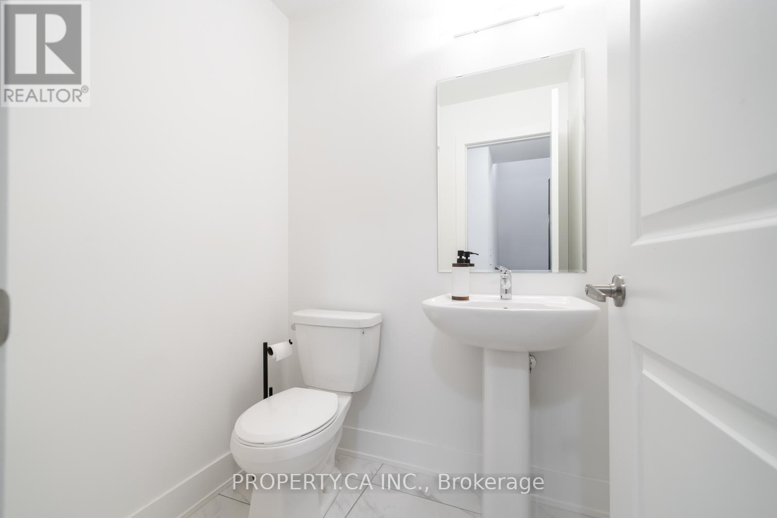 21 Gillivary Drive, Whitby, Ontario L1P 0C9 - Photo 14 - E12918286