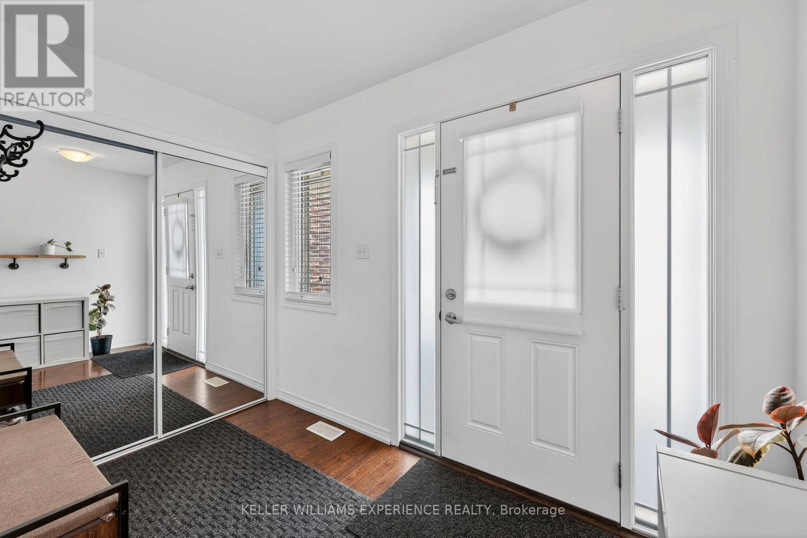 225 Diana Drive, Orillia, Ontario  L3V 8J8 - Photo 2 - S12918272