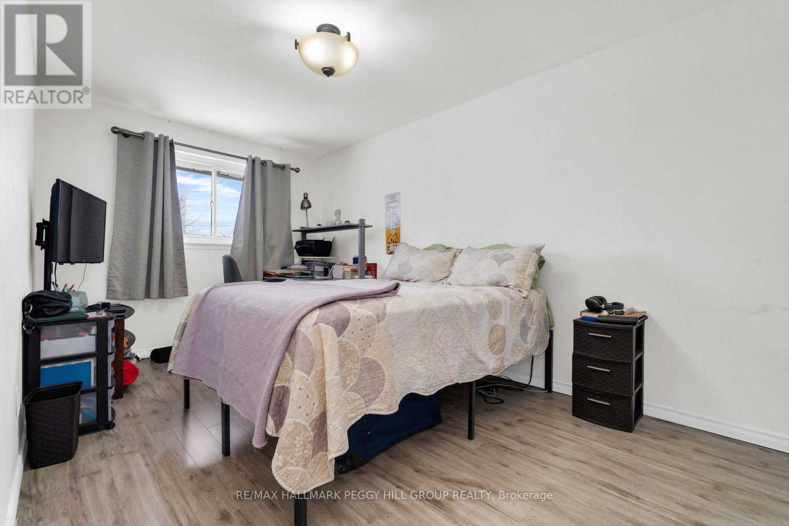 Upper - 53 Sanford Street, Barrie (Sanford), Ontario  L4N 3C3 - Photo 7 - S12918320