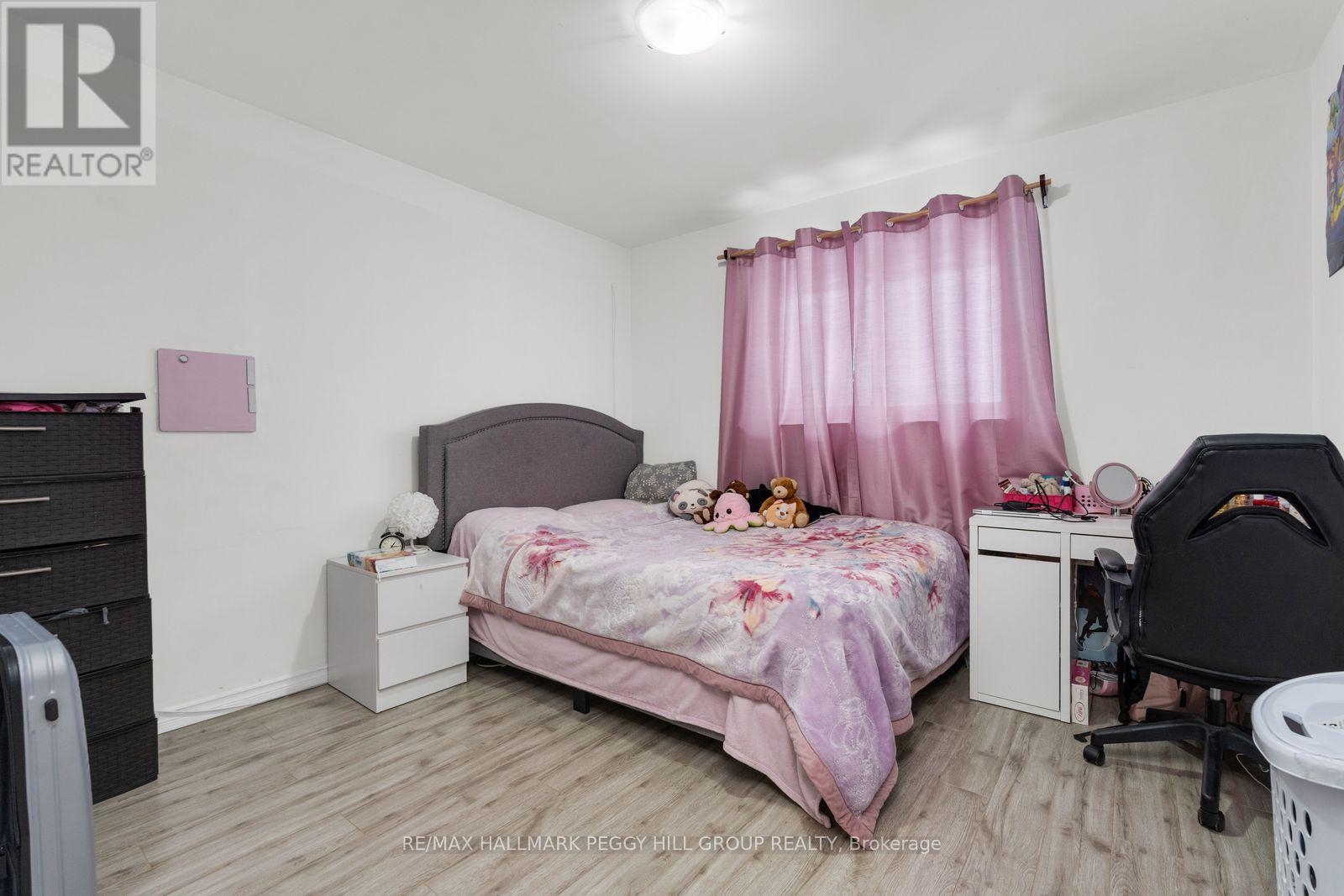 Upper - 53 Sanford Street, Barrie (Sanford), Ontario  L4N 3C3 - Photo 9 - S12918320