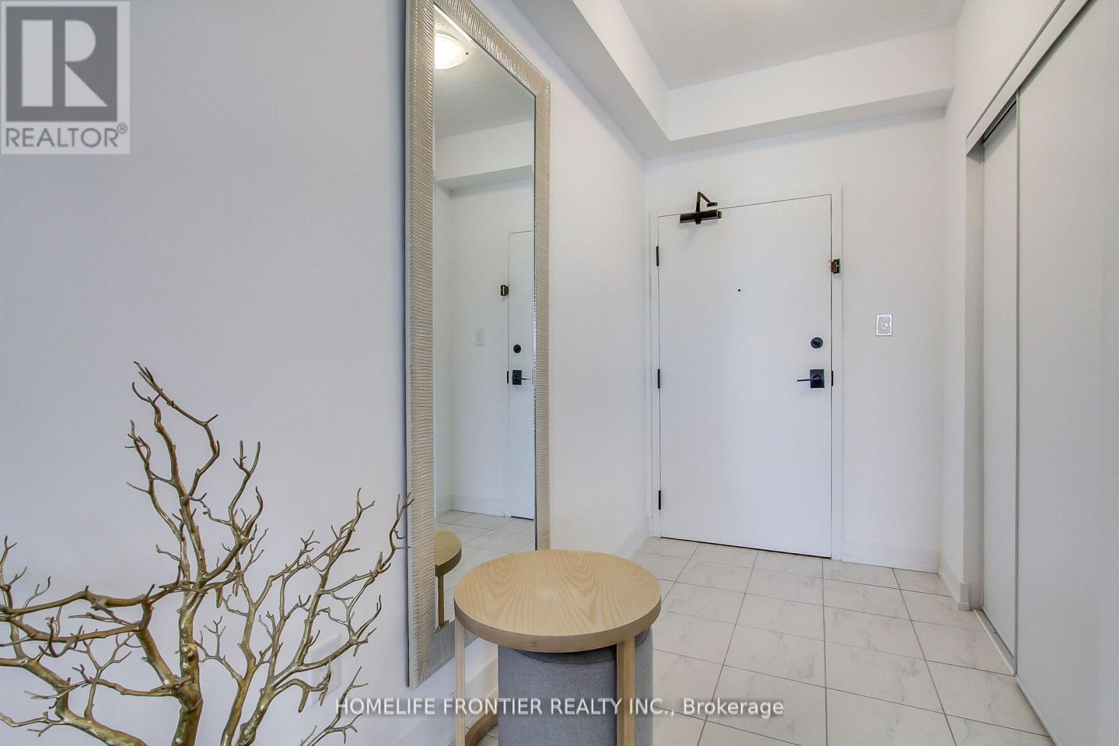 318 - 4 Spice Way, Barrie, Ontario  L9J 0M2 - Photo 4 - S12918322