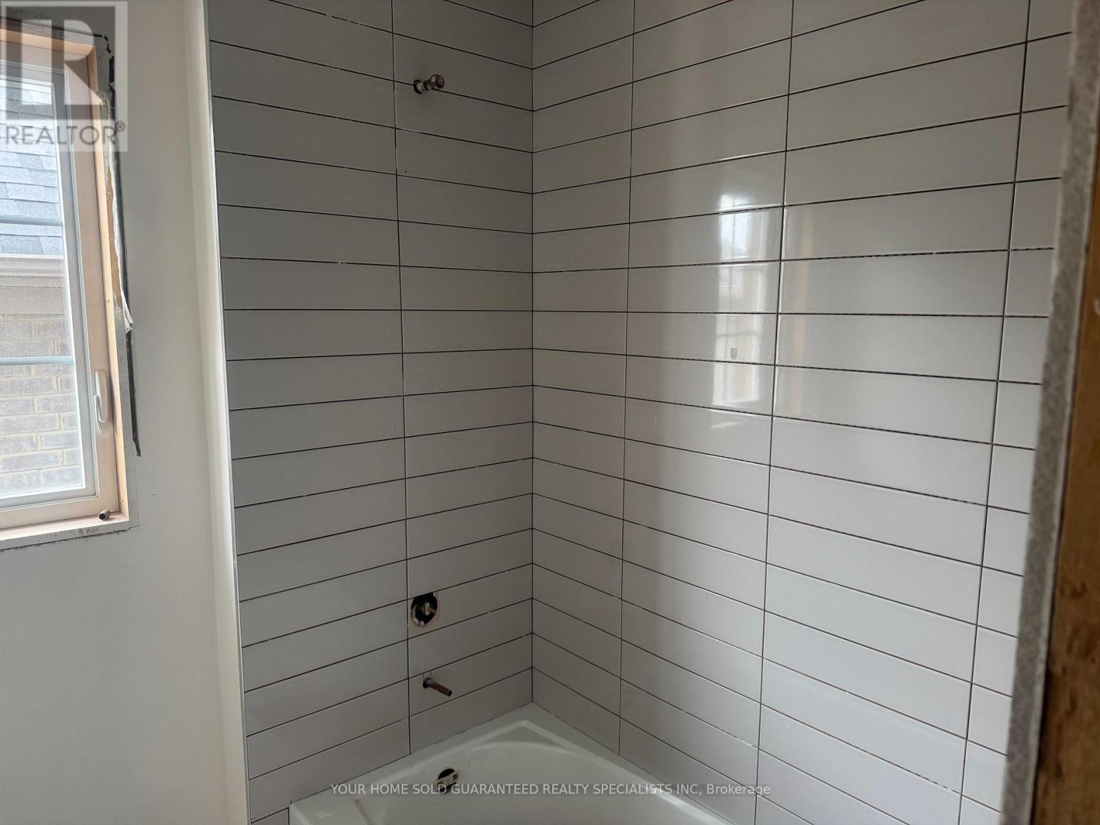 95 Calypso Avenue, Springwater, Ontario L0L 1Y3 - Photo 15 - S12481546