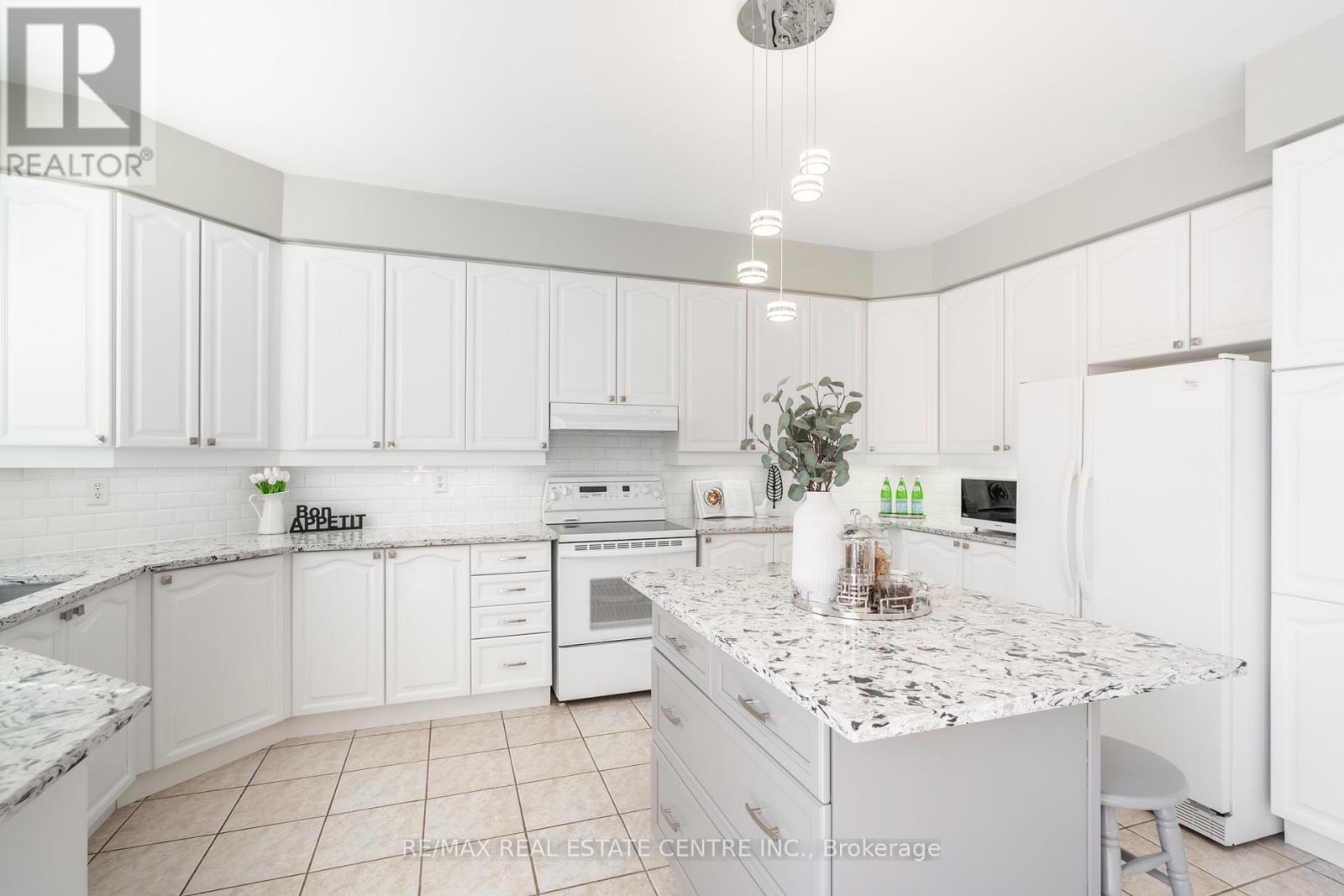 2194 Austin Court, Burlington, Ontario  L7L 6V6 - Photo 13 - W12918276