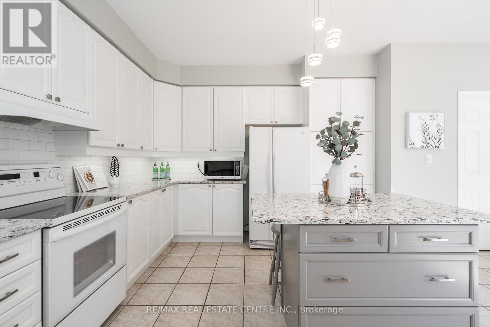 2194 Austin Court, Burlington, Ontario  L7L 6V6 - Photo 17 - W12918276