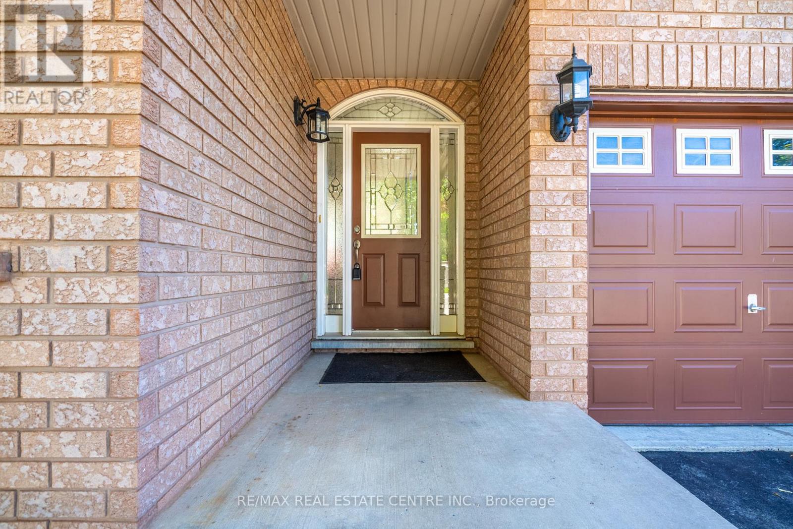 2194 Austin Court, Burlington, Ontario  L7L 6V6 - Photo 3 - W12918276