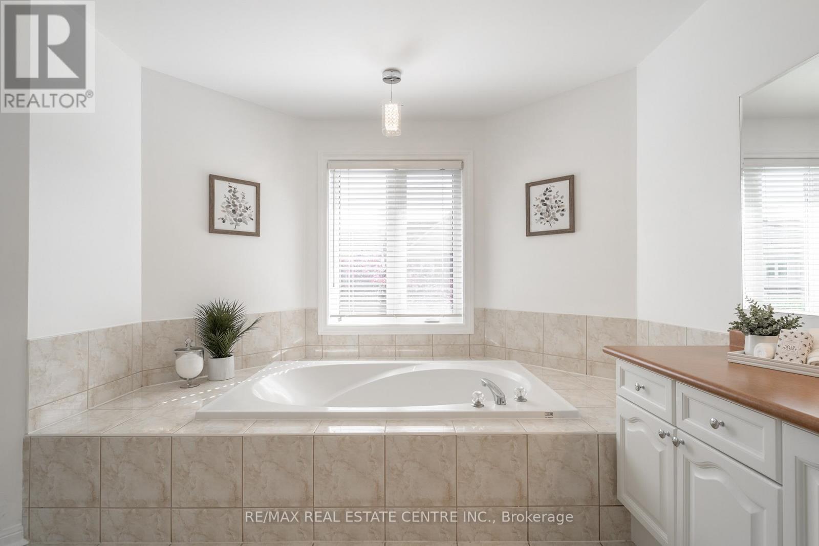 2194 Austin Court, Burlington, Ontario  L7L 6V6 - Photo 30 - W12918276