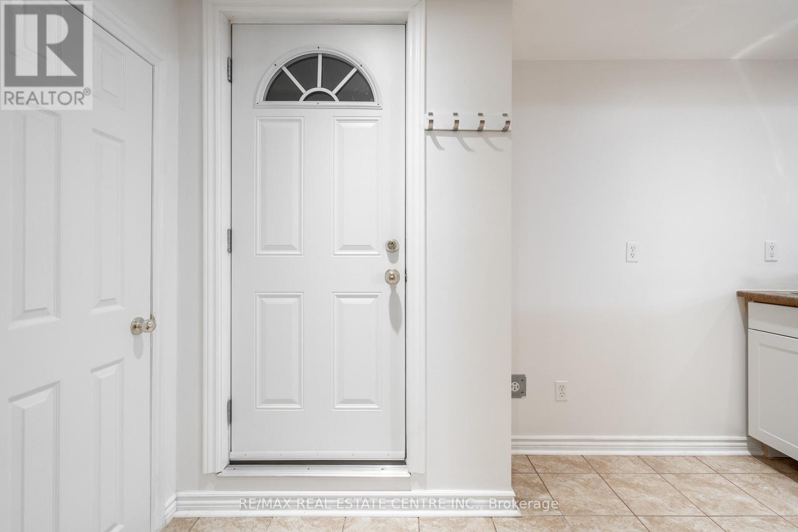 2194 Austin Court, Burlington, Ontario  L7L 6V6 - Photo 32 - W12918276