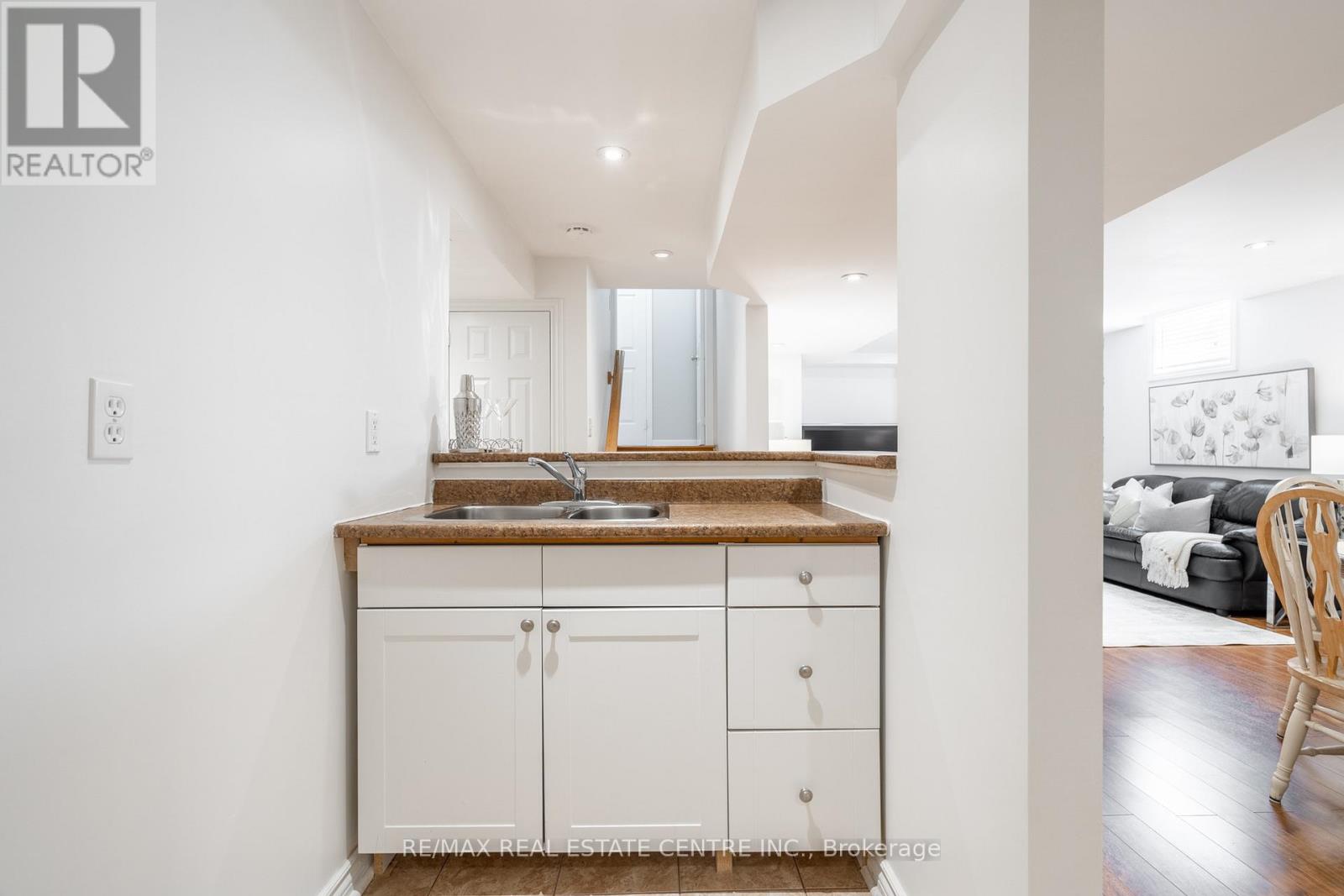 2194 Austin Court, Burlington, Ontario  L7L 6V6 - Photo 37 - W12918276