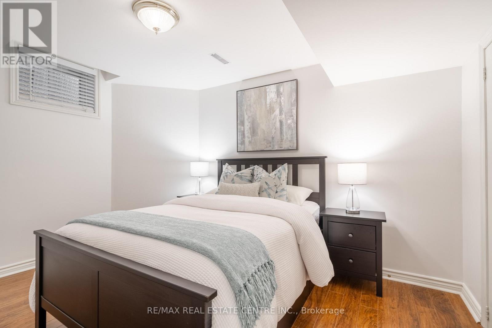 2194 Austin Court, Burlington, Ontario  L7L 6V6 - Photo 38 - W12918276