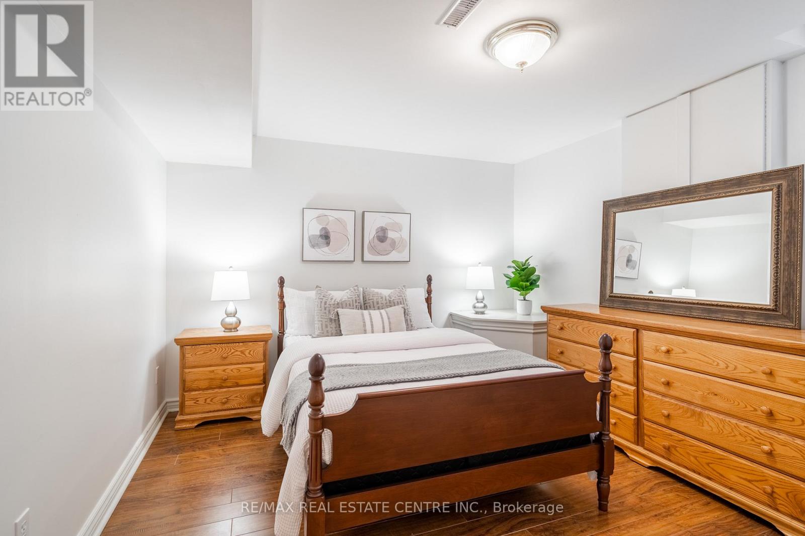 2194 Austin Court, Burlington, Ontario  L7L 6V6 - Photo 42 - W12918276