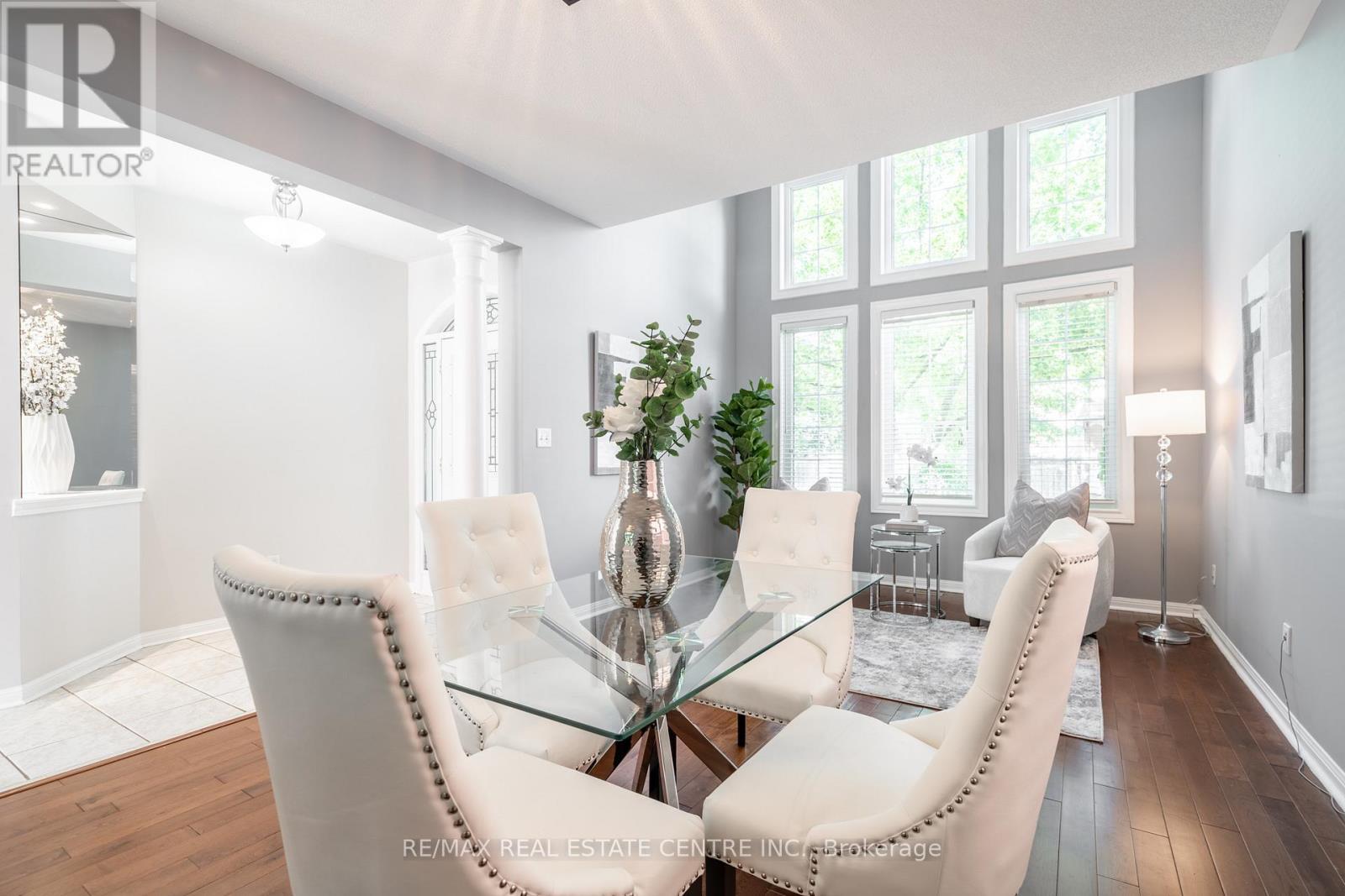 2194 Austin Court, Burlington, Ontario  L7L 6V6 - Photo 6 - W12918276