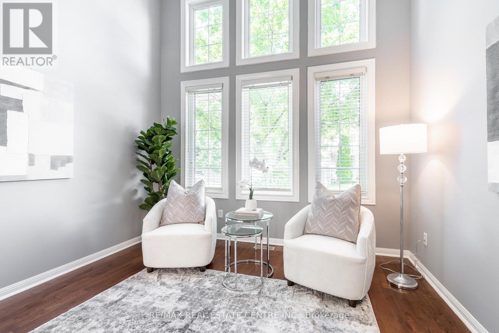 2194 Austin Court, Burlington, Ontario  L7L 6V6 - Photo 7 - W12918276