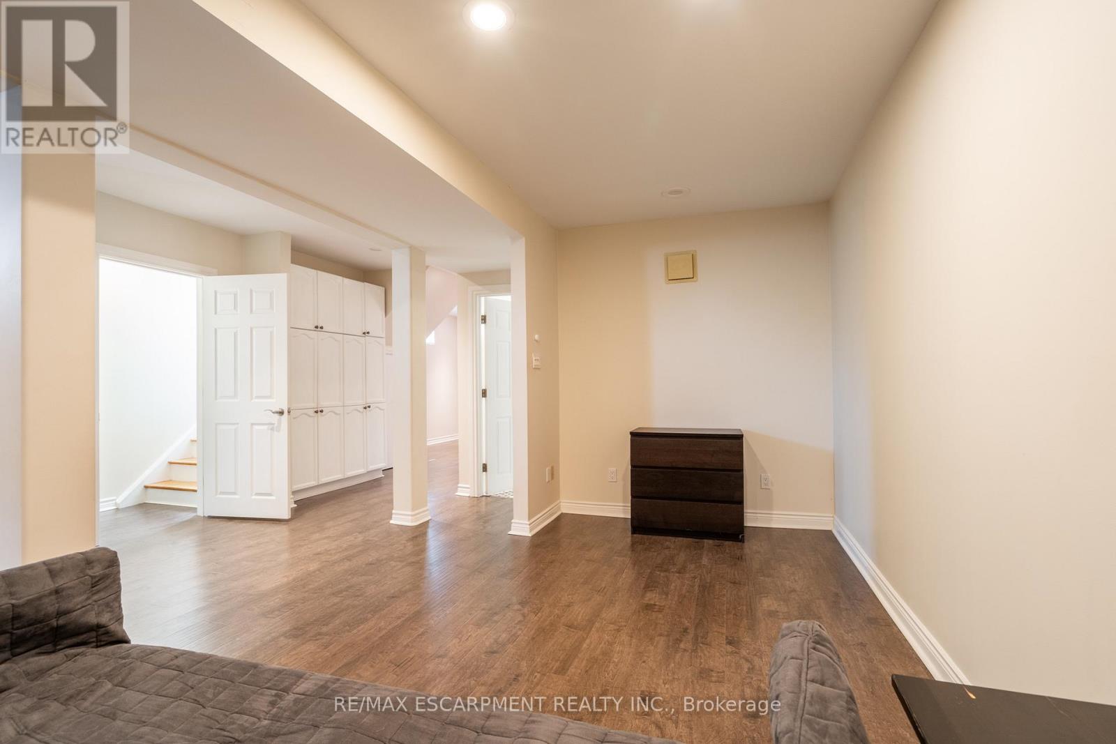 2 - 2400 Whaley Drive, Mississauga (Cooksville), Ontario  L5B 2B5 - Photo 4 - W12918292