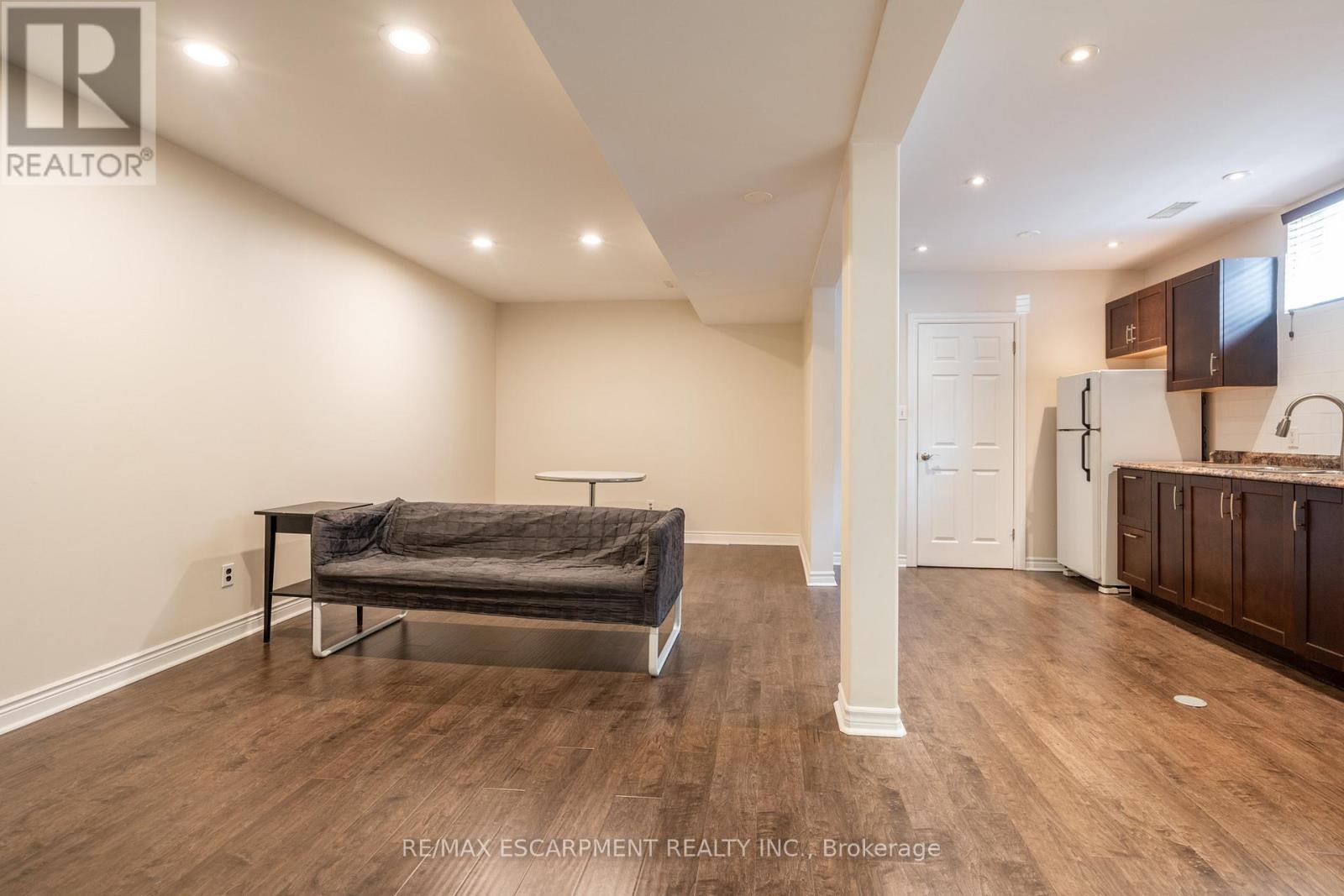 2 - 2400 Whaley Drive, Mississauga (Cooksville), Ontario  L5B 2B5 - Photo 6 - W12918292