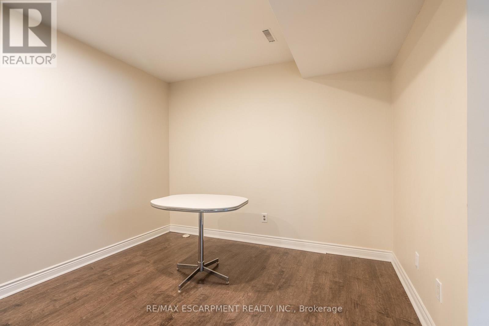 2 - 2400 Whaley Drive, Mississauga (Cooksville), Ontario  L5B 2B5 - Photo 7 - W12918292