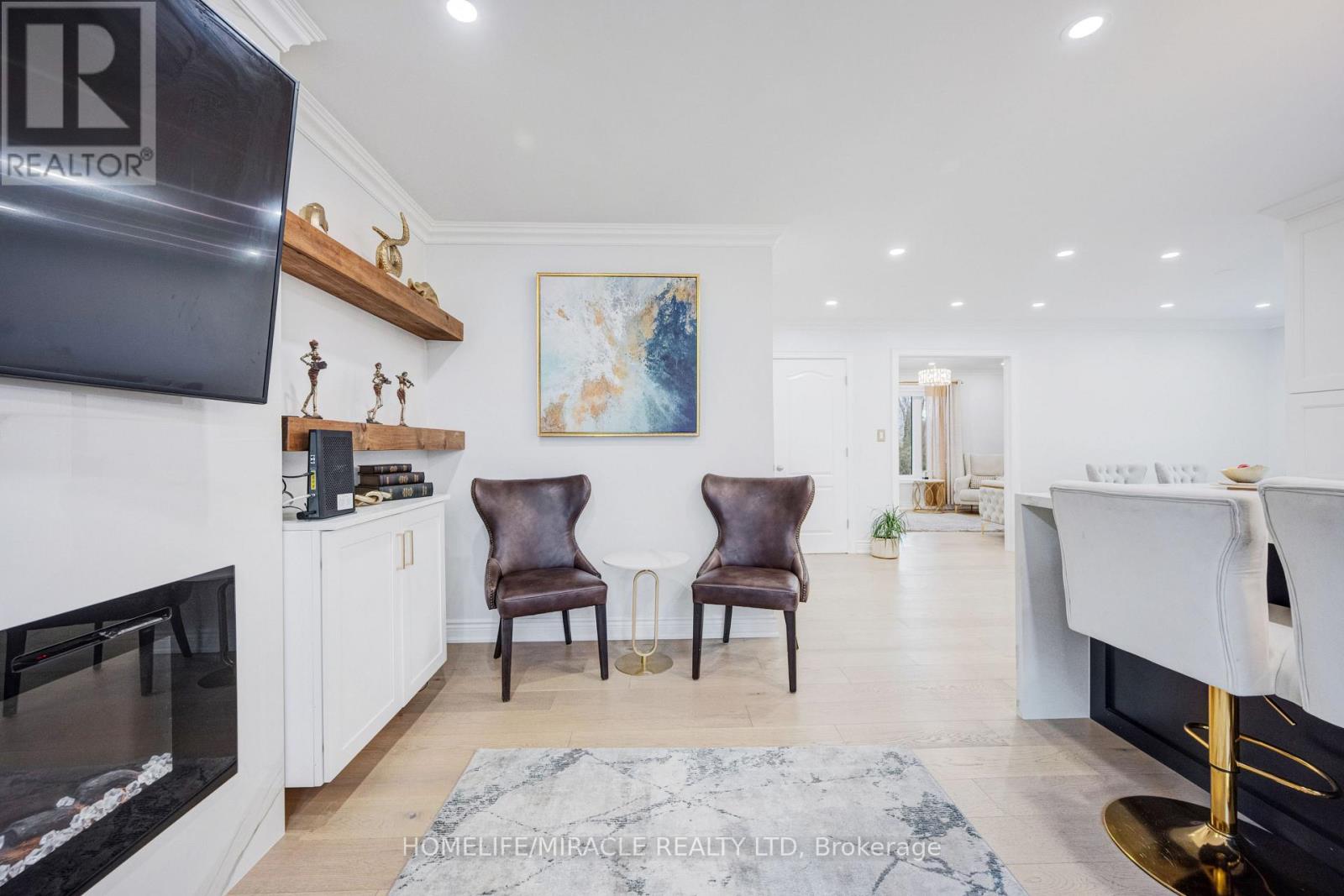 204 Sheraton Court, Oakville (Br Bronte), Ontario  L6L 5N3 - Photo 18 - W12918294