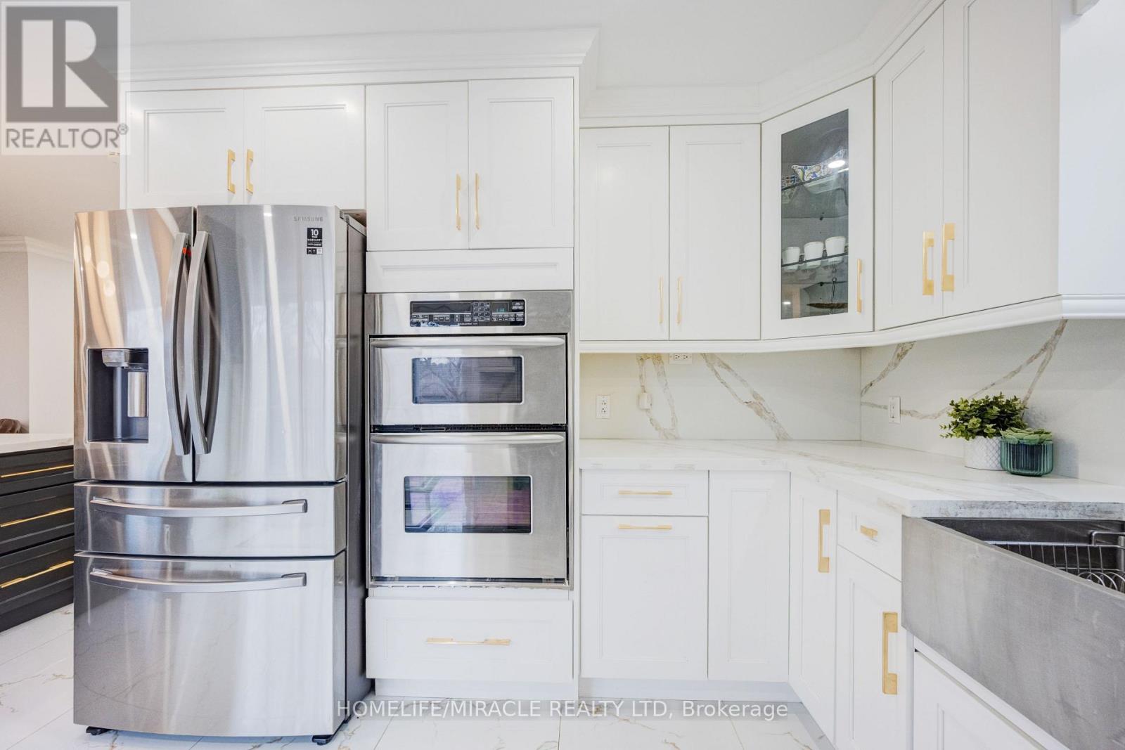 204 Sheraton Court, Oakville (Br Bronte), Ontario  L6L 5N3 - Photo 21 - W12918294