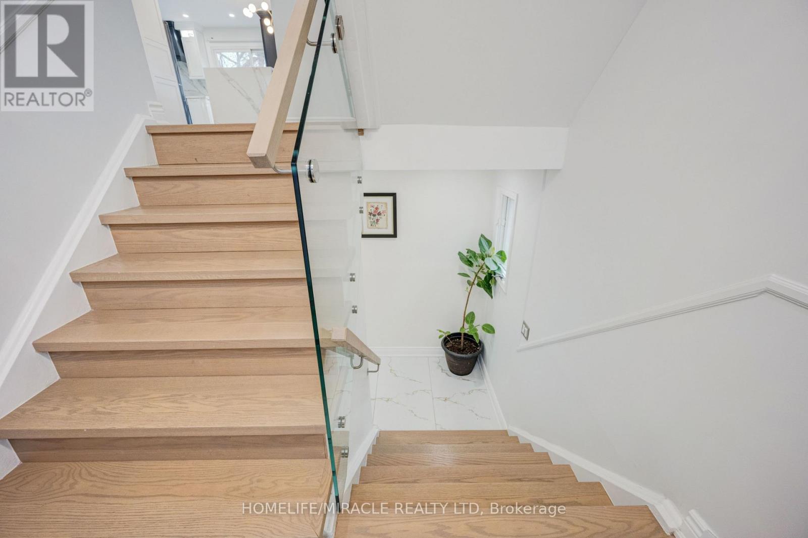 204 Sheraton Court, Oakville (Br Bronte), Ontario  L6L 5N3 - Photo 25 - W12918294