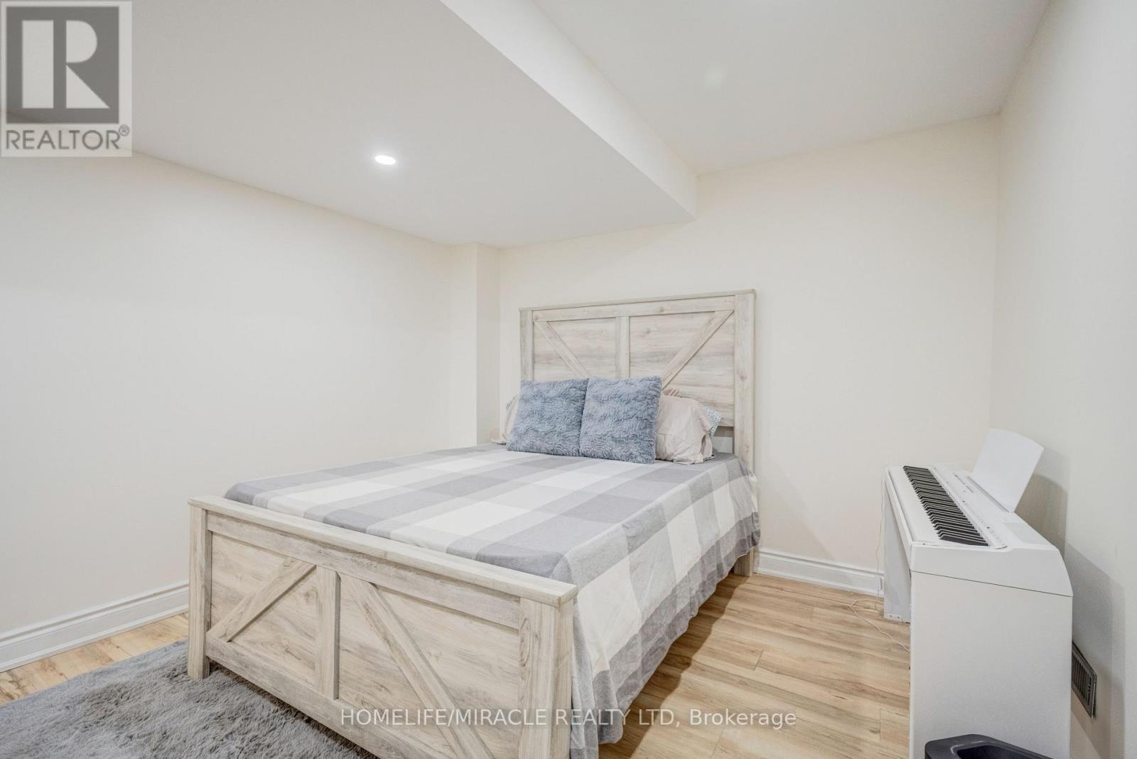 204 Sheraton Court, Oakville (Br Bronte), Ontario  L6L 5N3 - Photo 28 - W12918294