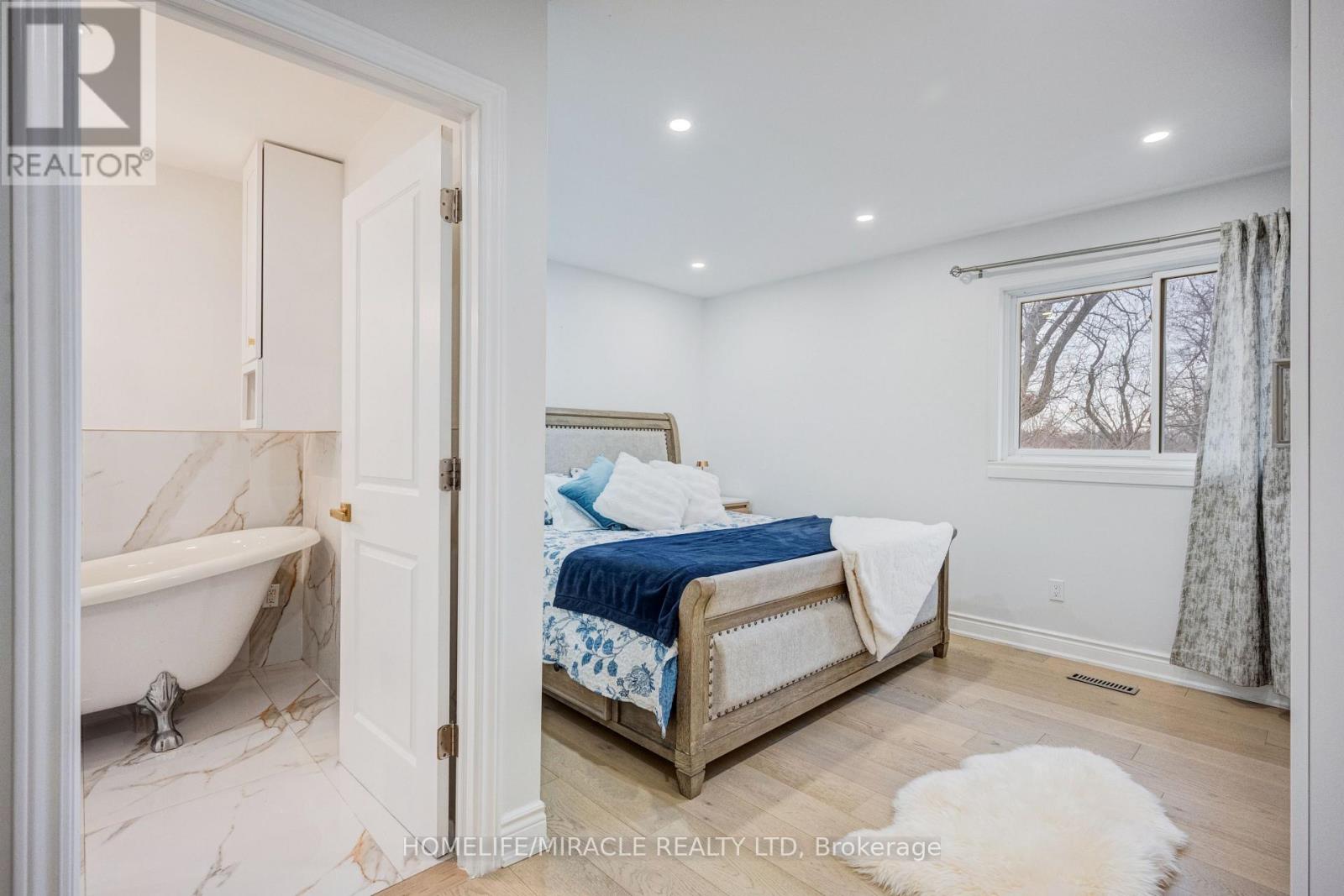 204 Sheraton Court, Oakville (Br Bronte), Ontario  L6L 5N3 - Photo 32 - W12918294