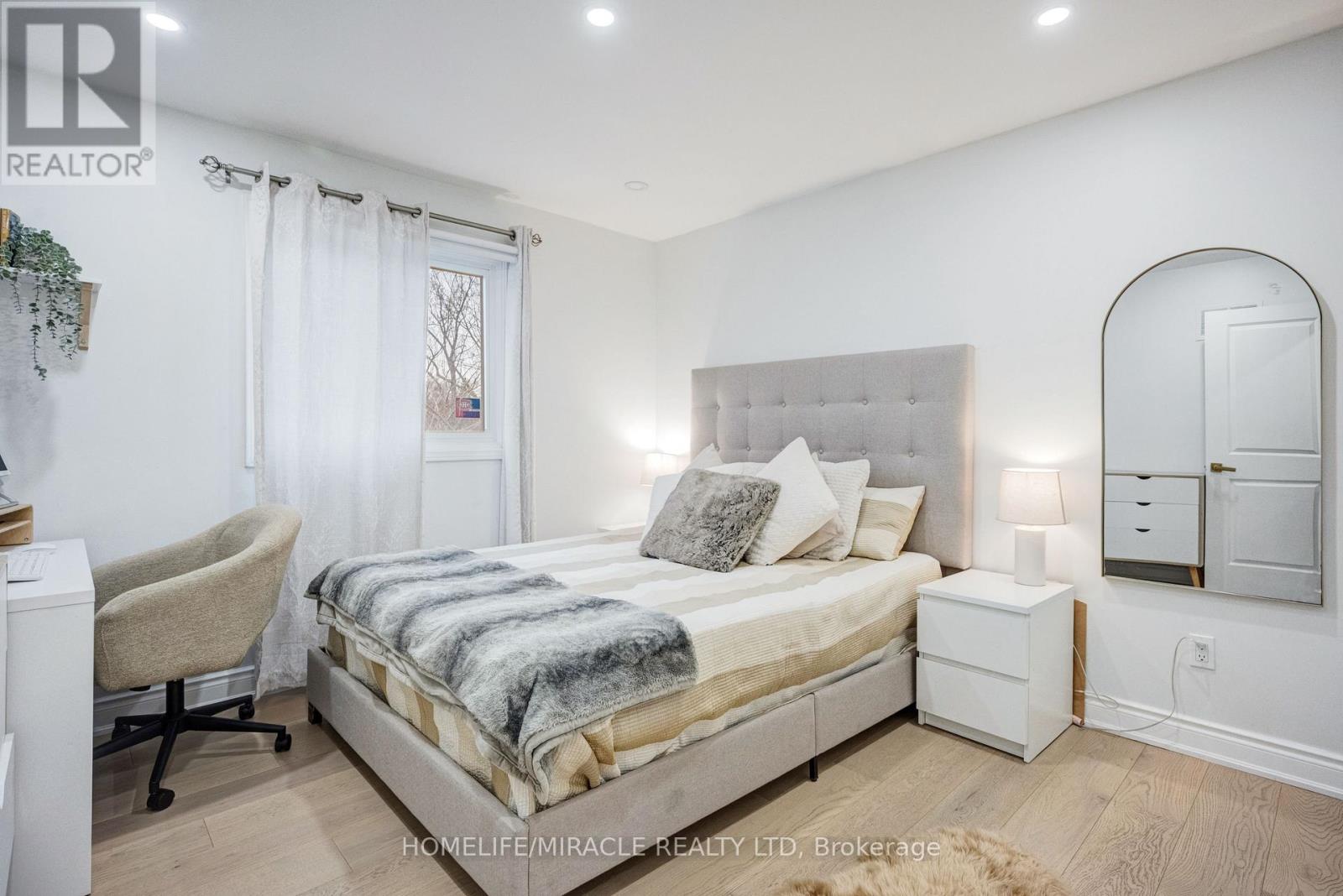 204 Sheraton Court, Oakville (Br Bronte), Ontario  L6L 5N3 - Photo 37 - W12918294