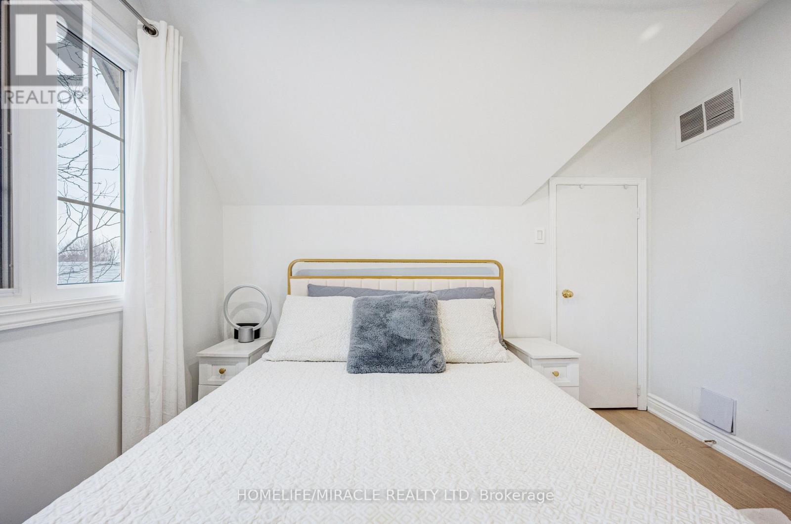 204 Sheraton Court, Oakville (Br Bronte), Ontario  L6L 5N3 - Photo 40 - W12918294