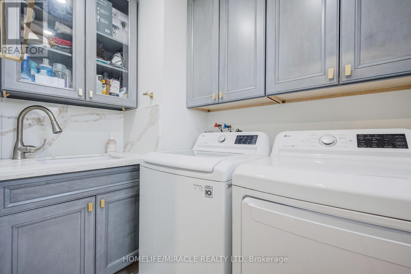 204 Sheraton Court, Oakville (Br Bronte), Ontario  L6L 5N3 - Photo 41 - W12918294