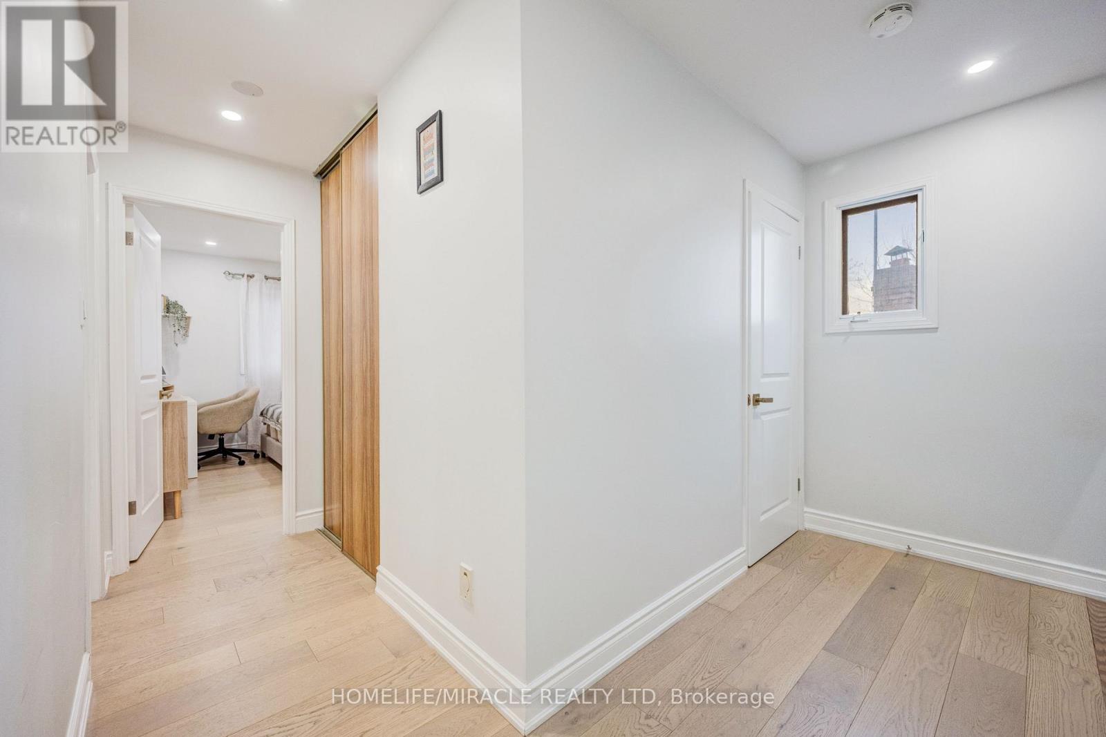 204 Sheraton Court, Oakville (Br Bronte), Ontario  L6L 5N3 - Photo 42 - W12918294