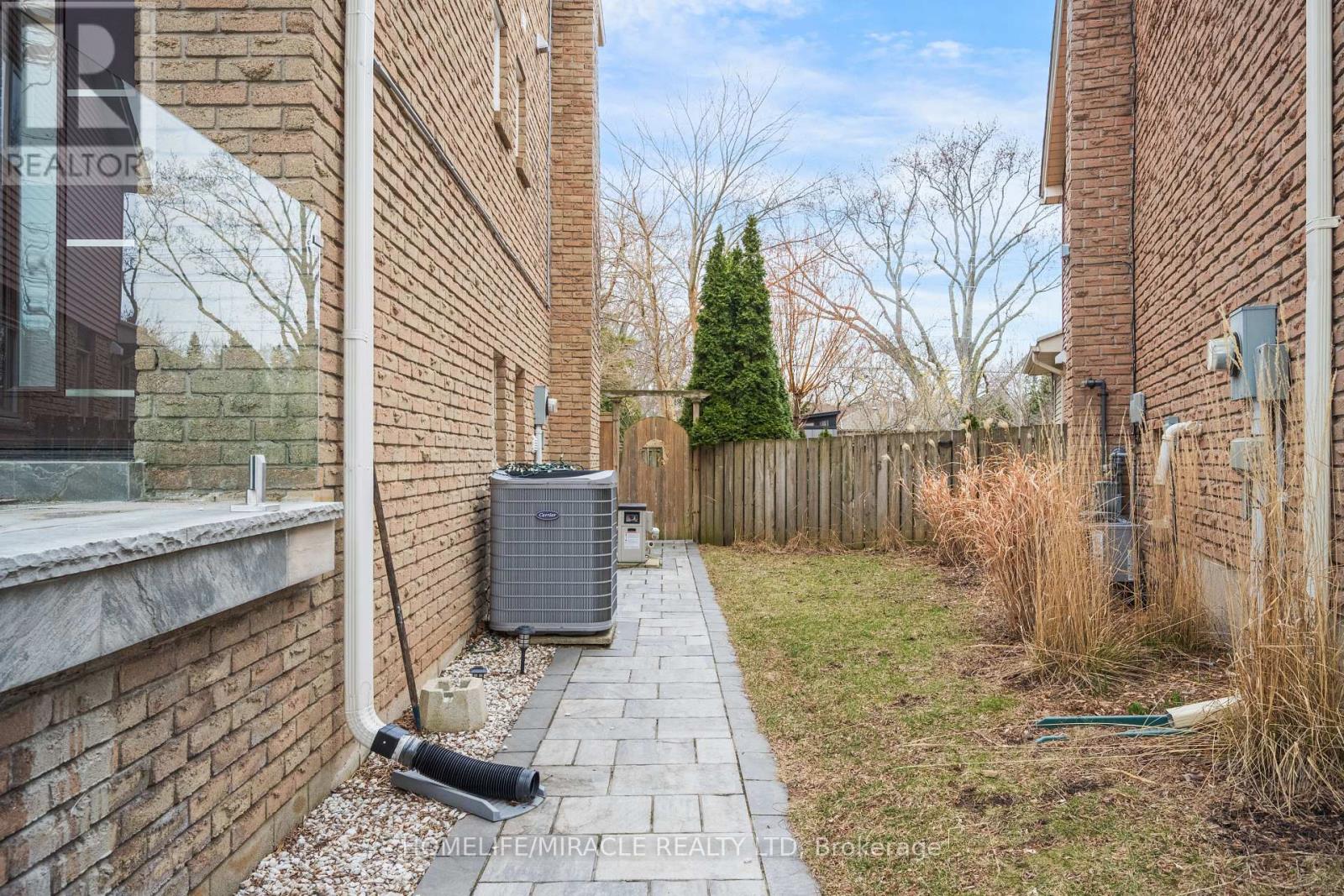 204 Sheraton Court, Oakville (Br Bronte), Ontario  L6L 5N3 - Photo 44 - W12918294