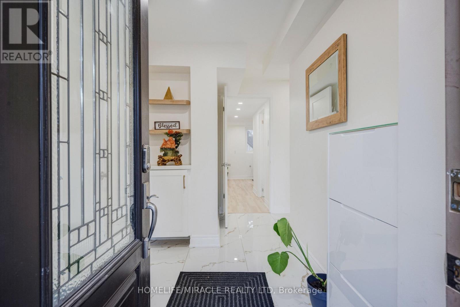 204 Sheraton Court, Oakville (Br Bronte), Ontario  L6L 5N3 - Photo 6 - W12918294