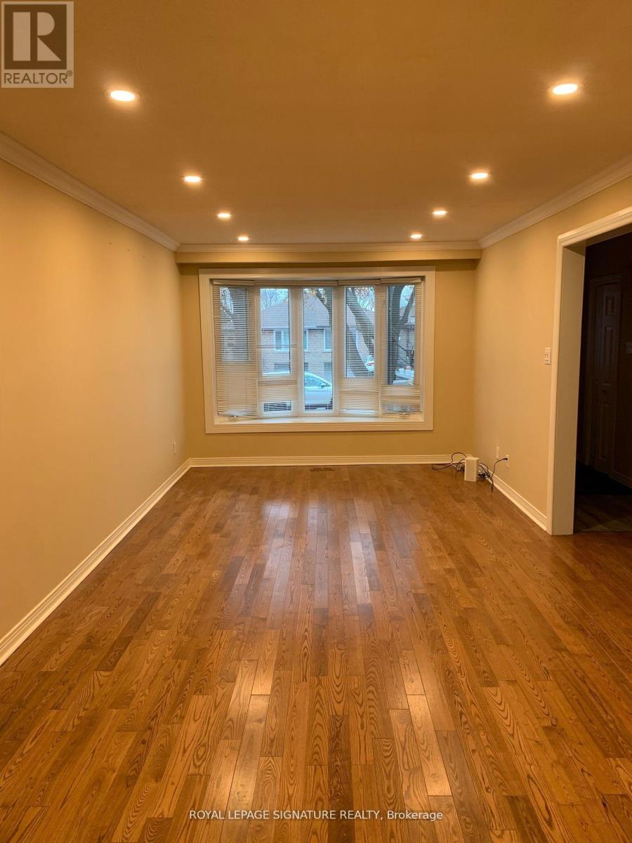 Main - 3317 Carillion Avenue, Mississauga (Erindale), Ontario  L5C 2A9 - Photo 2 - W12918312