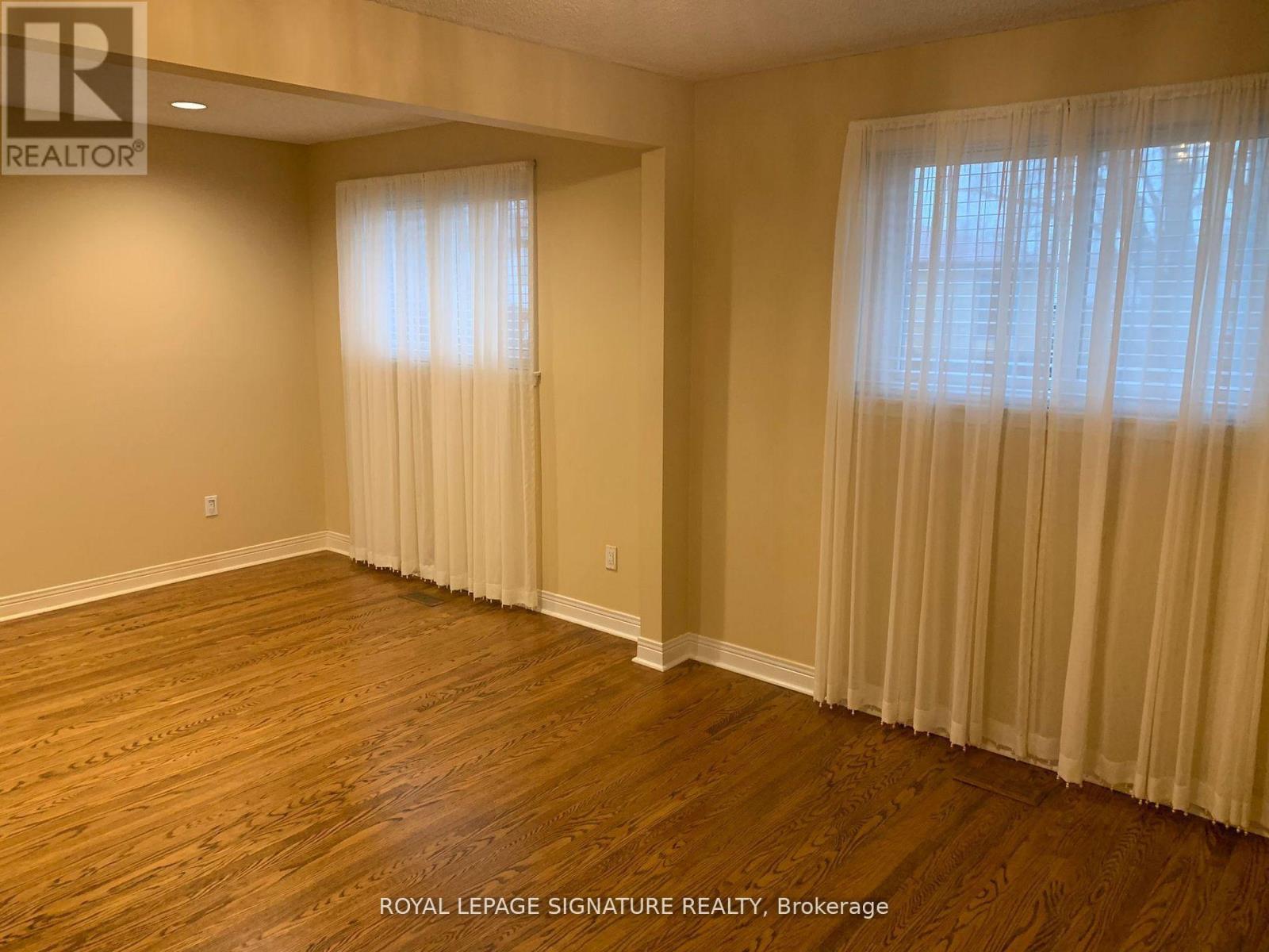 Main - 3317 Carillion Avenue, Mississauga (Erindale), Ontario  L5C 2A9 - Photo 3 - W12918312