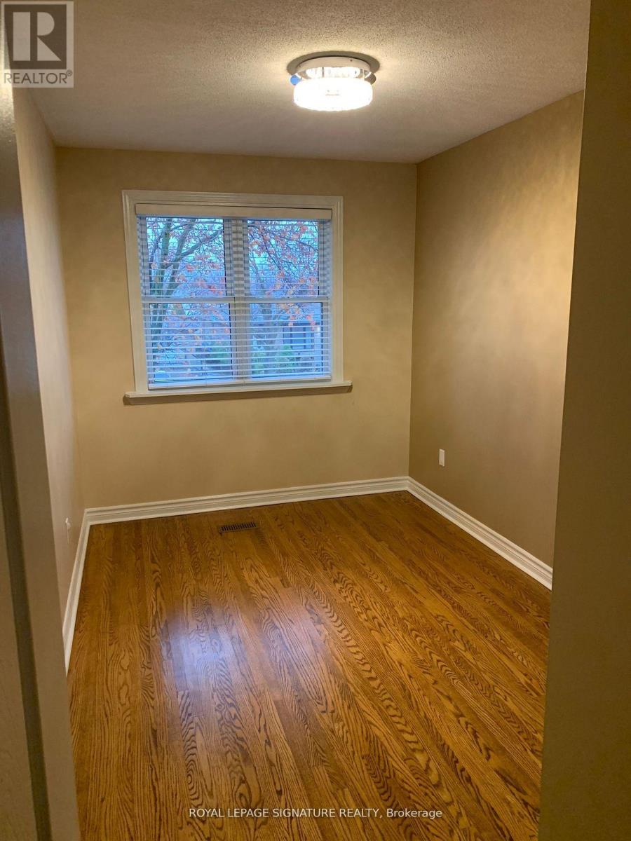 Main - 3317 Carillion Avenue, Mississauga (Erindale), Ontario  L5C 2A9 - Photo 8 - W12918312