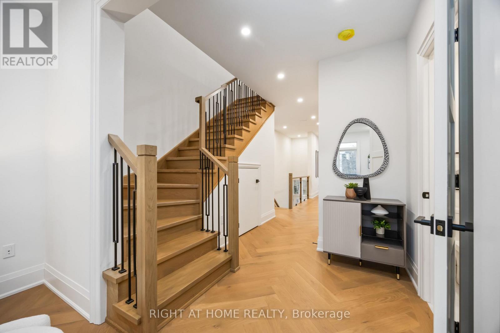 34a Morningside Avenue, Toronto, Ontario  M6S 1C4 - Photo 10 - W12918390