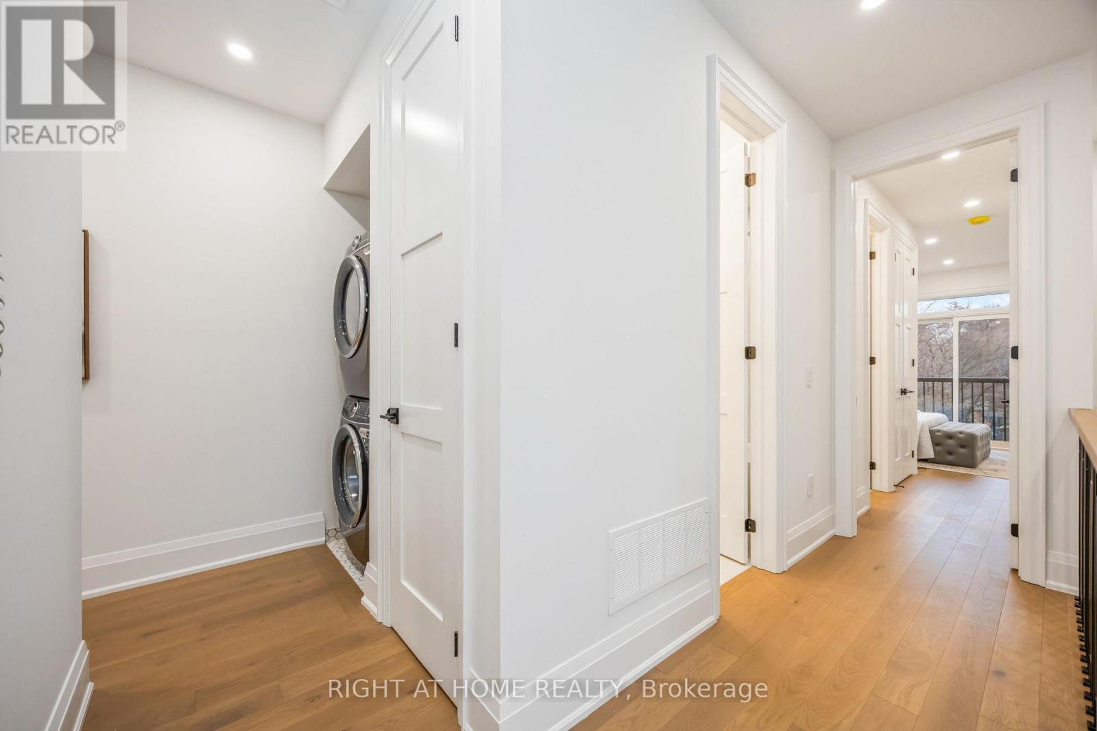 34a Morningside Avenue, Toronto, Ontario  M6S 1C4 - Photo 11 - W12918390