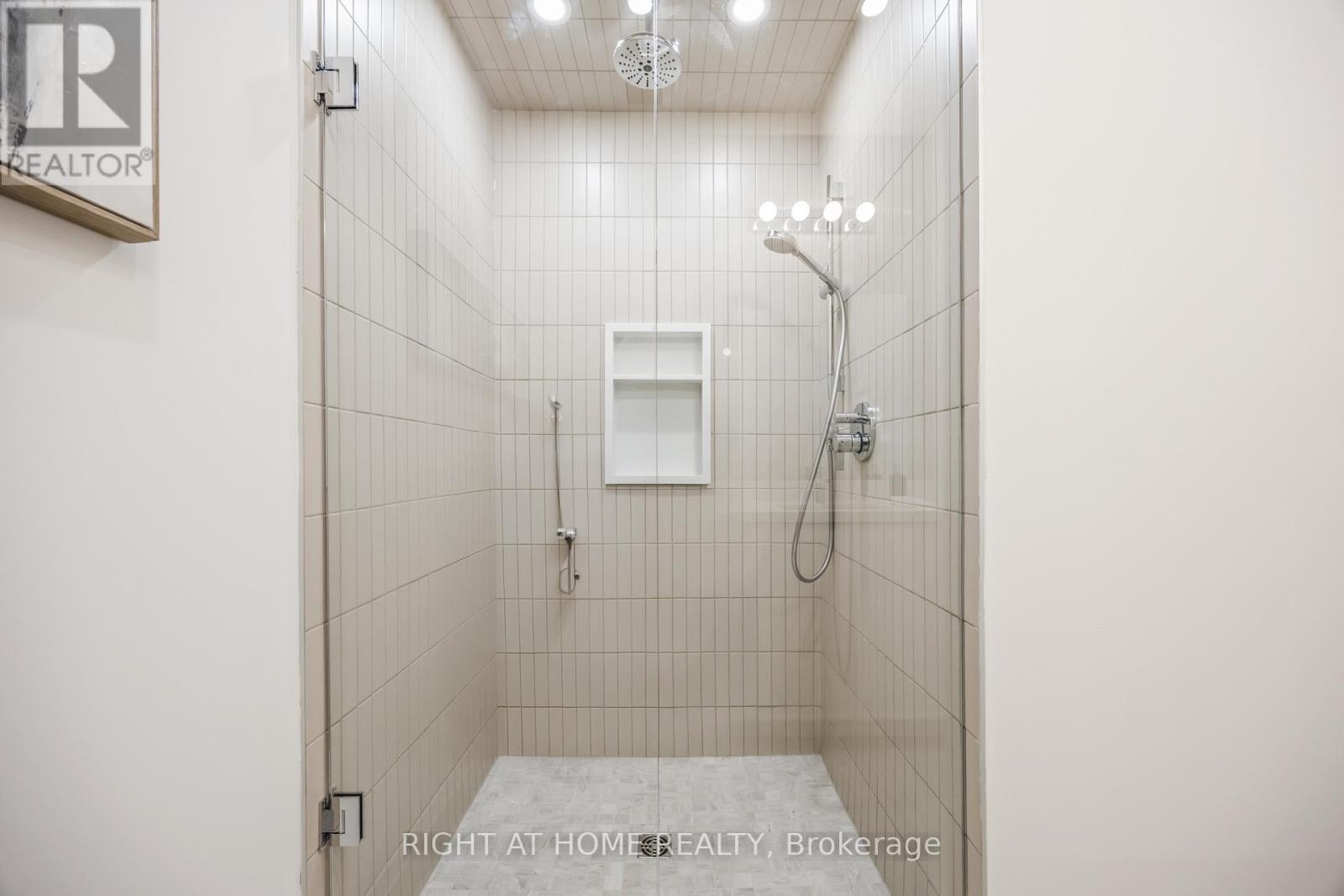 34a Morningside Avenue, Toronto, Ontario  M6S 1C4 - Photo 14 - W12918390