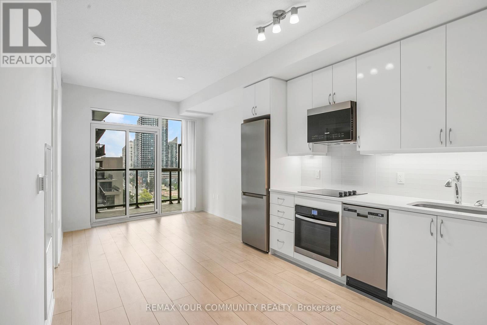 1206 - 38 Annie Craig Drive, Toronto (Mimico), Ontario  M8V 0G9 - Photo 5 - W12918398