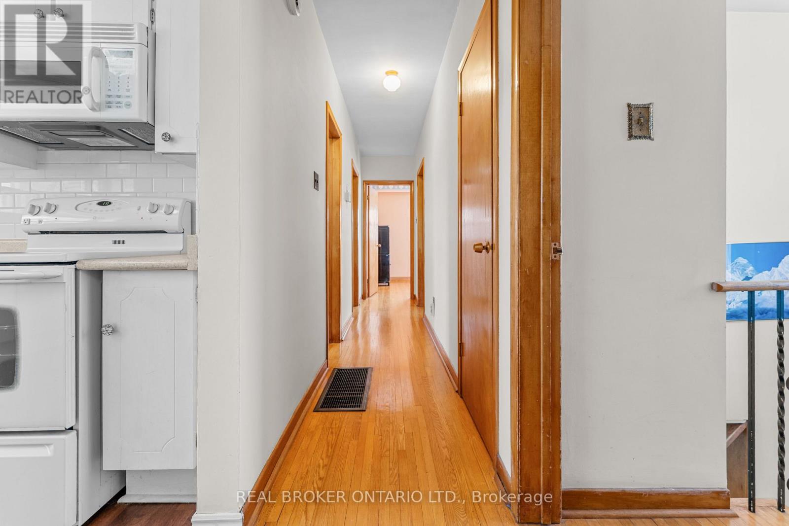 23 Beaumaris Crescent, Toronto, Ontario M9R 1N7 - Photo 13 - W12918410